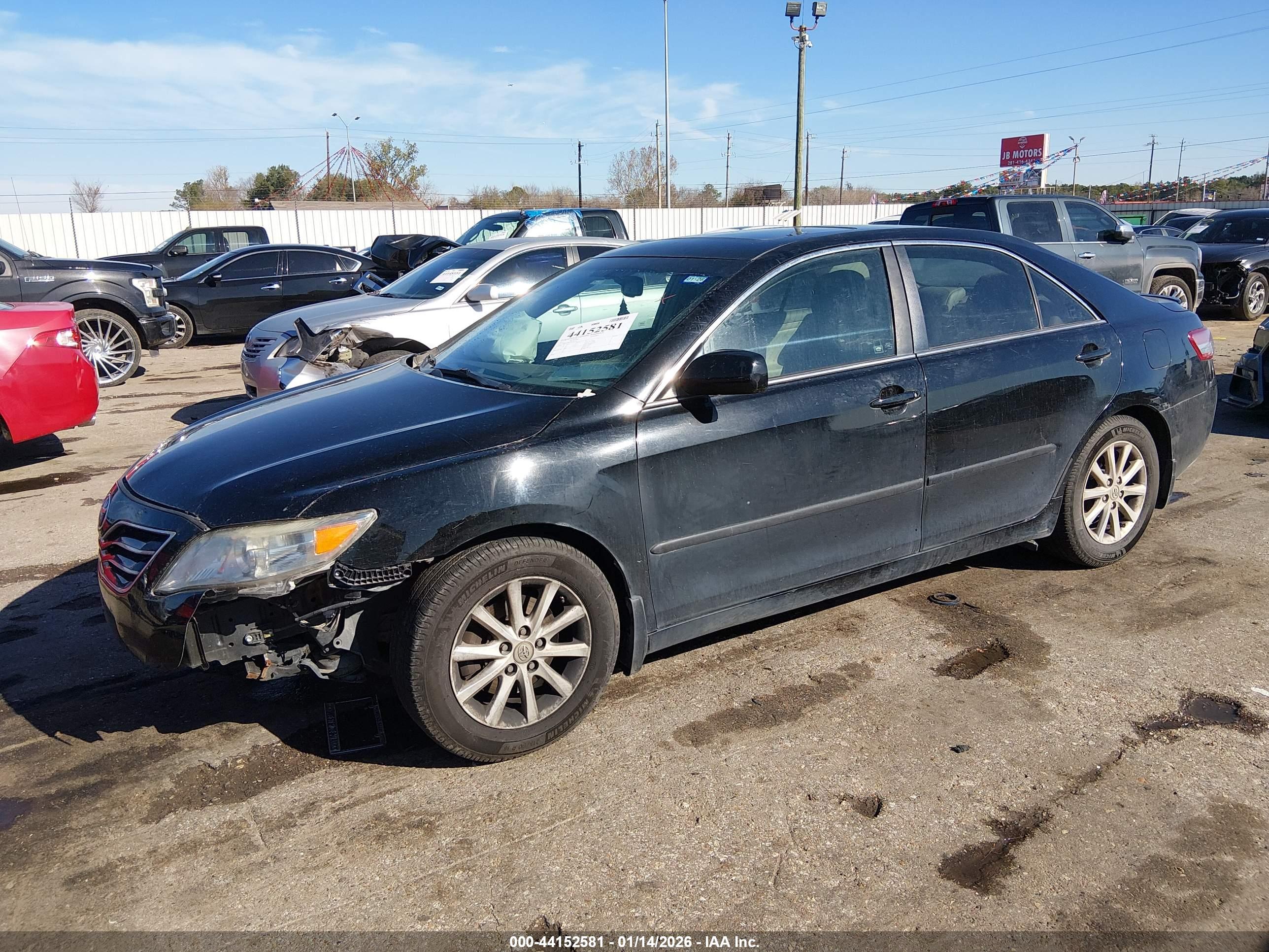 TOYOTA CAMRY image 2
