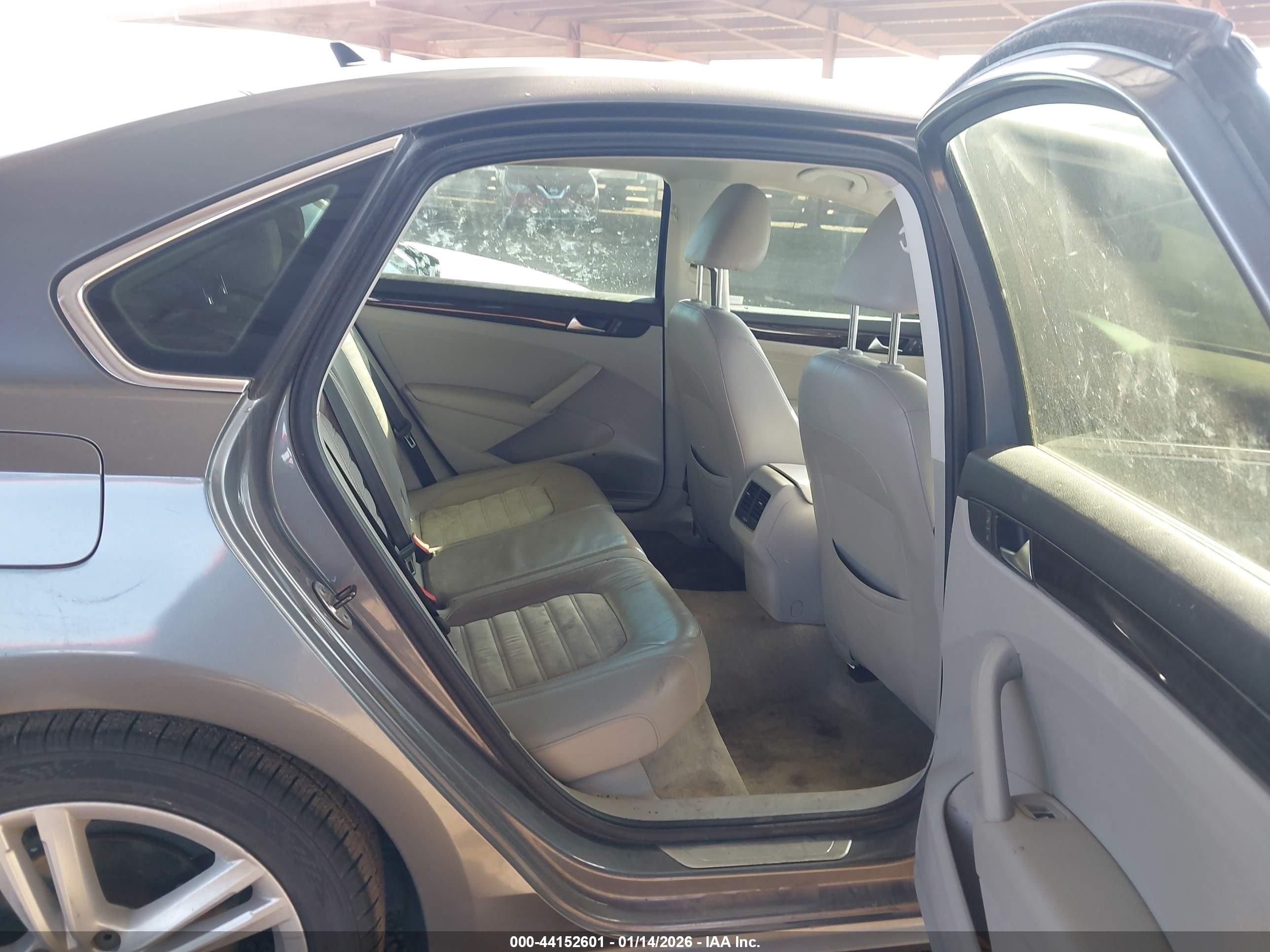 VOLKSWAGEN PASSAT image 8