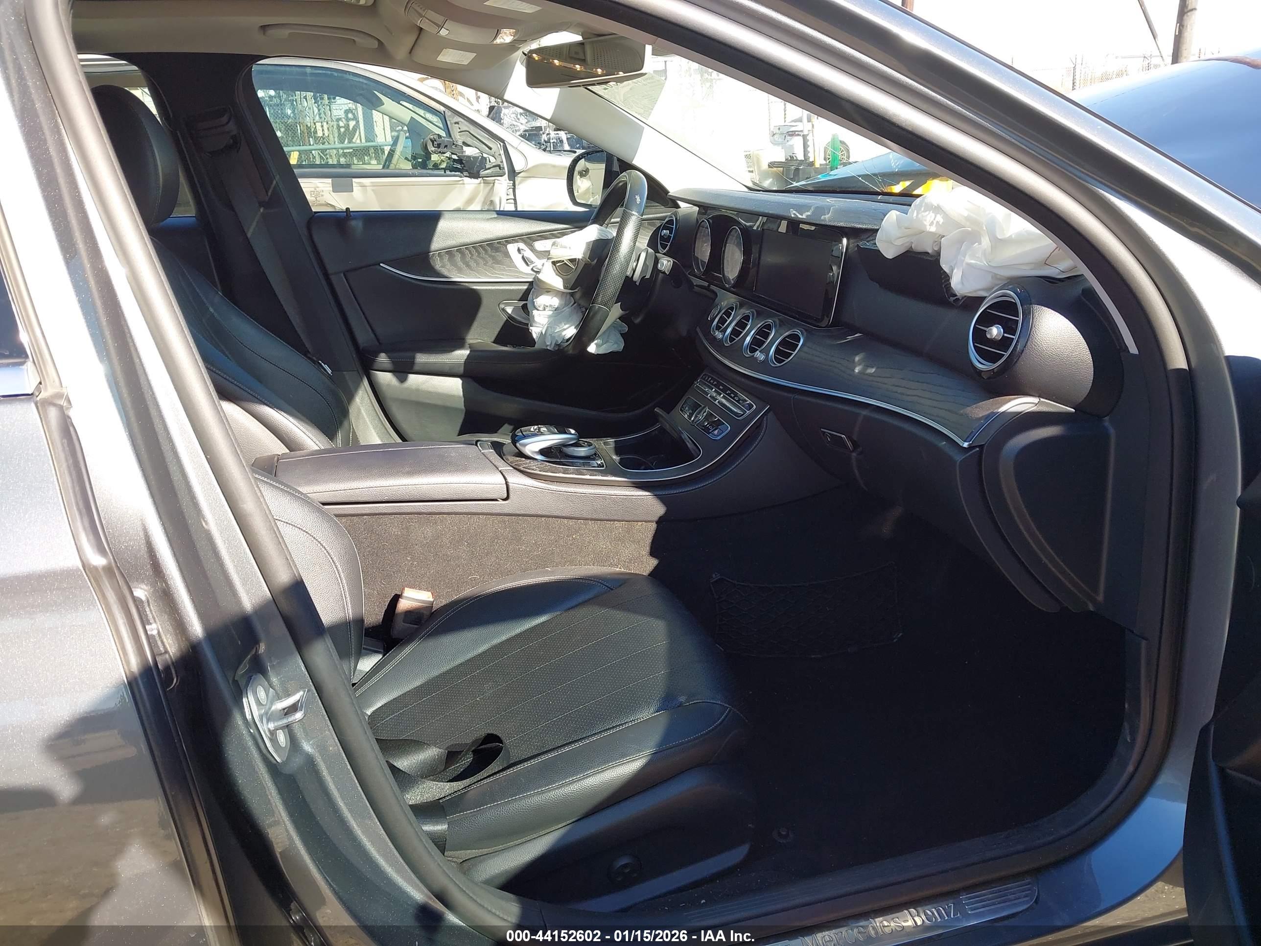 MERCEDES-BENZ E image 5