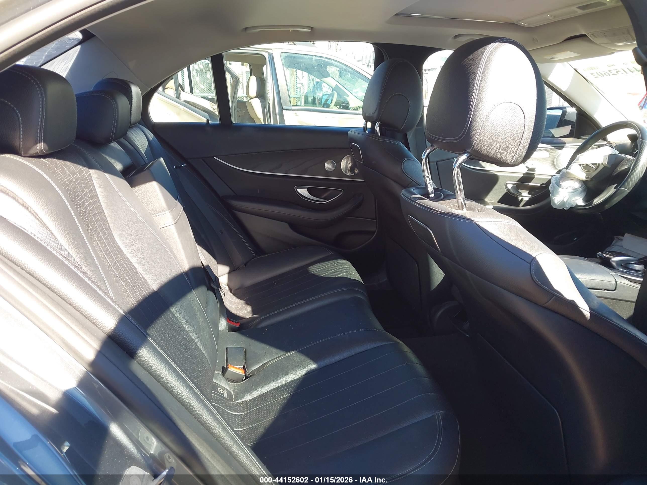 MERCEDES-BENZ E image 8