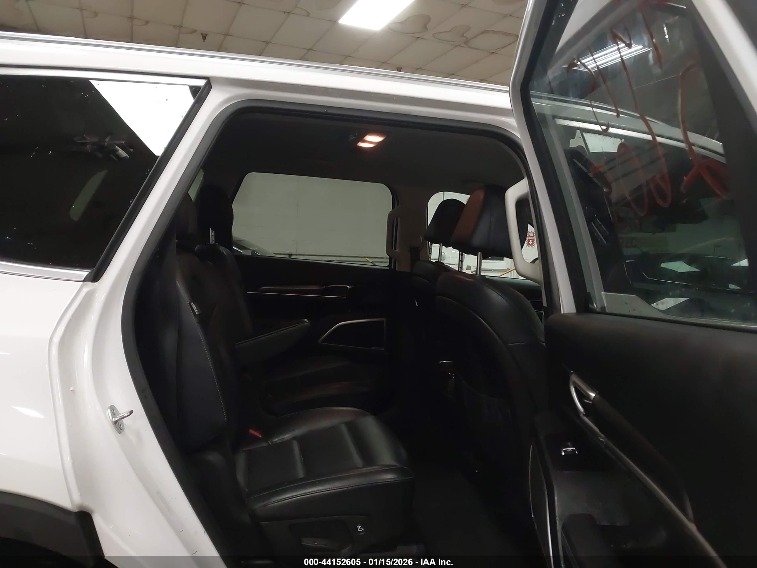 KIA TELLURIDE image 8