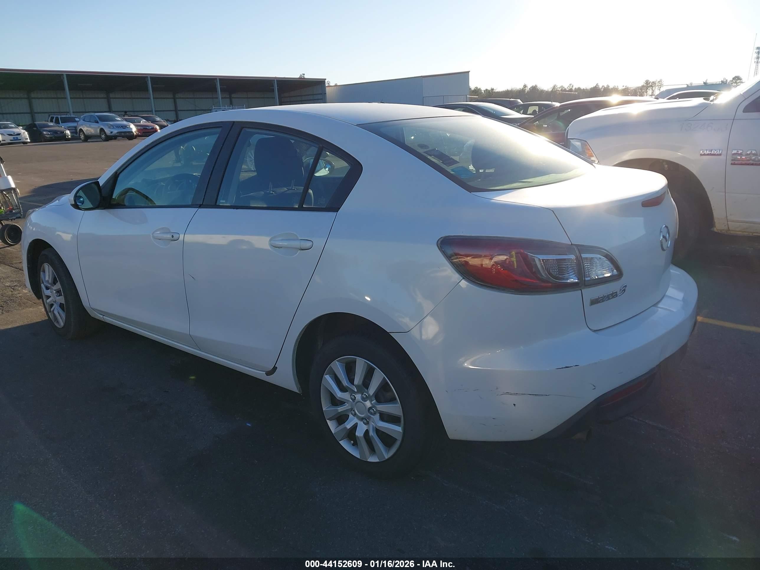 MAZDA MAZDA3 image 3