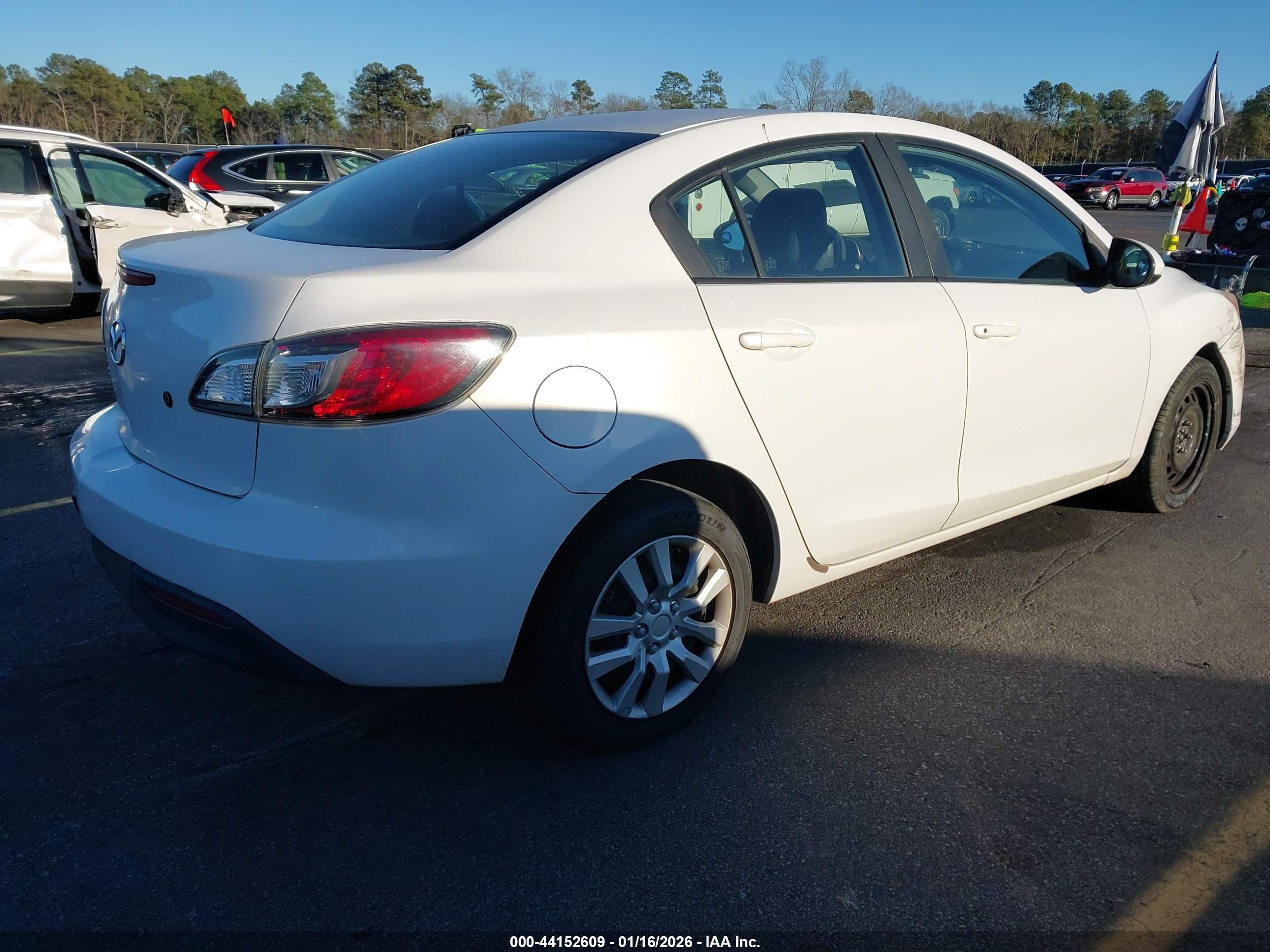 MAZDA MAZDA3 image 4