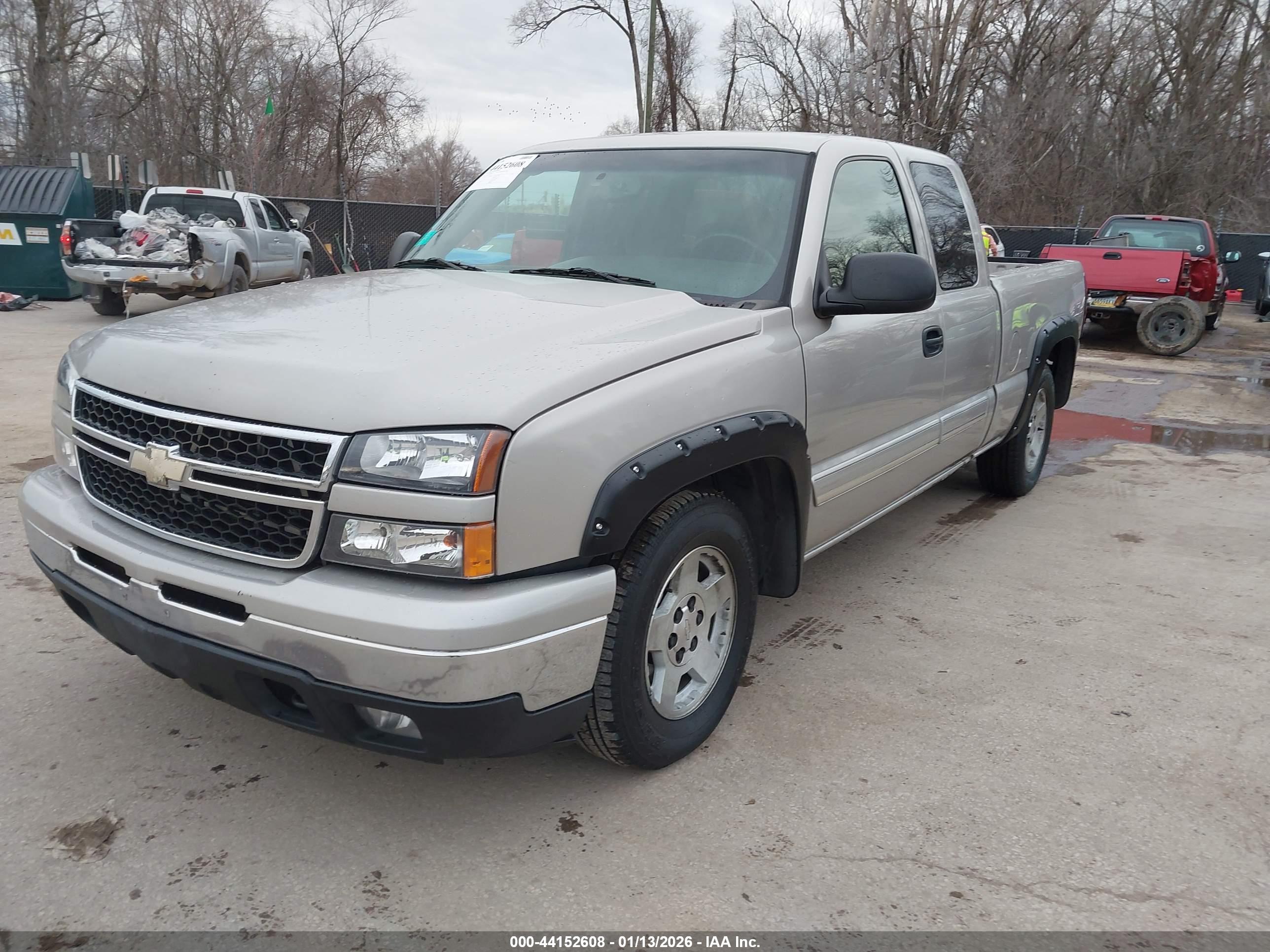 CHEVROLET SILVERADO image 2