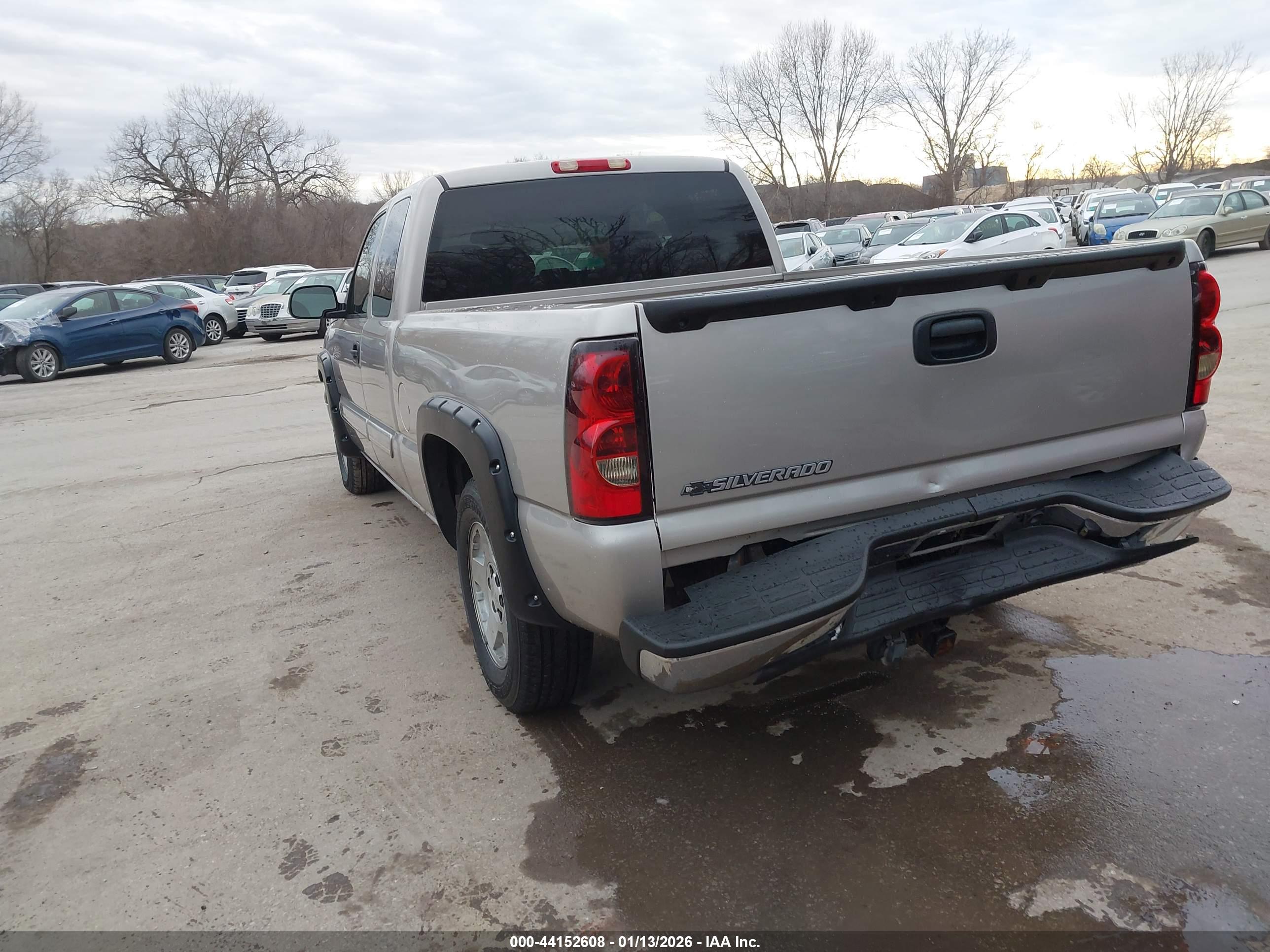 CHEVROLET SILVERADO image 3