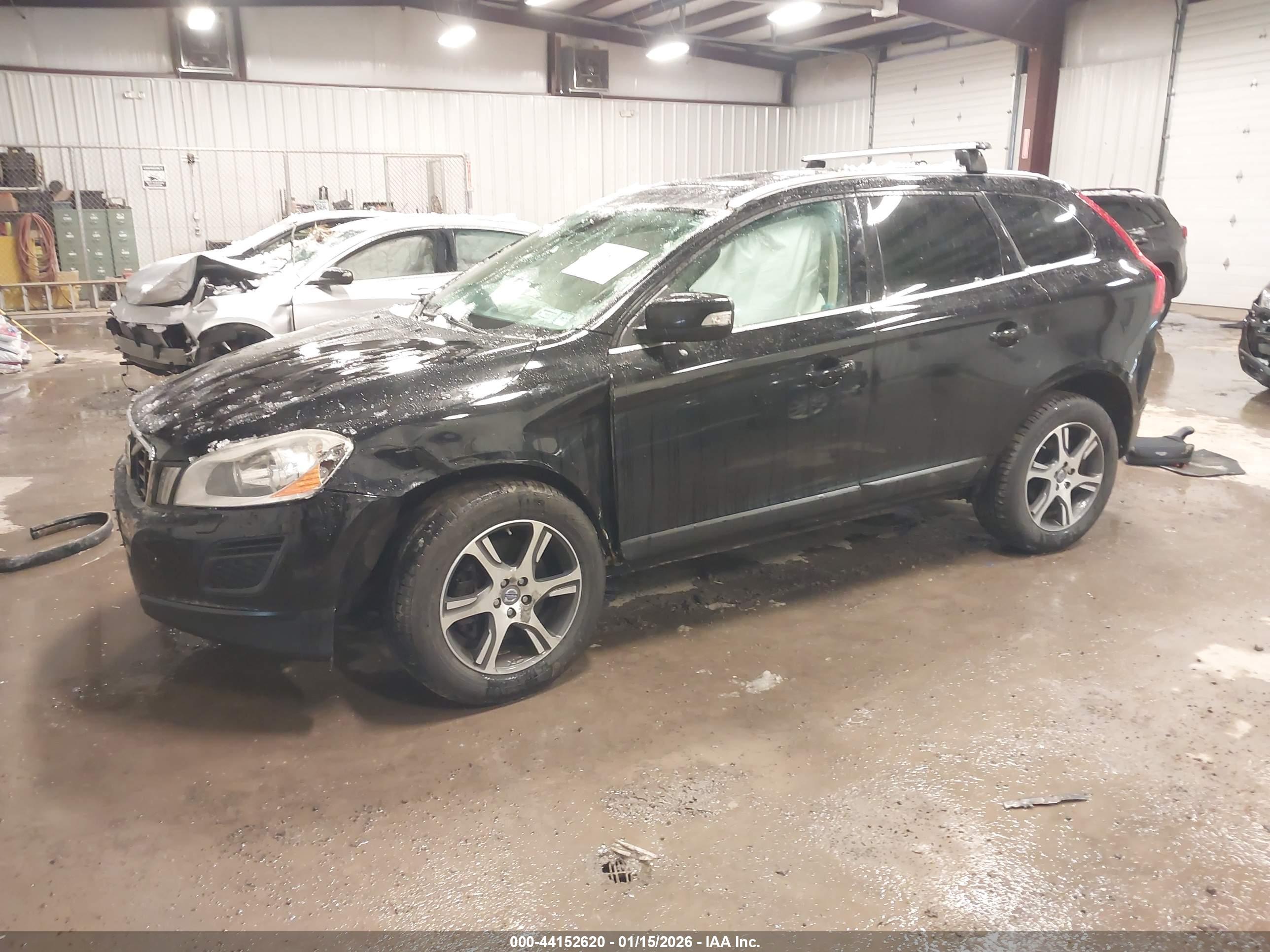 VOLVO XC60 image 2