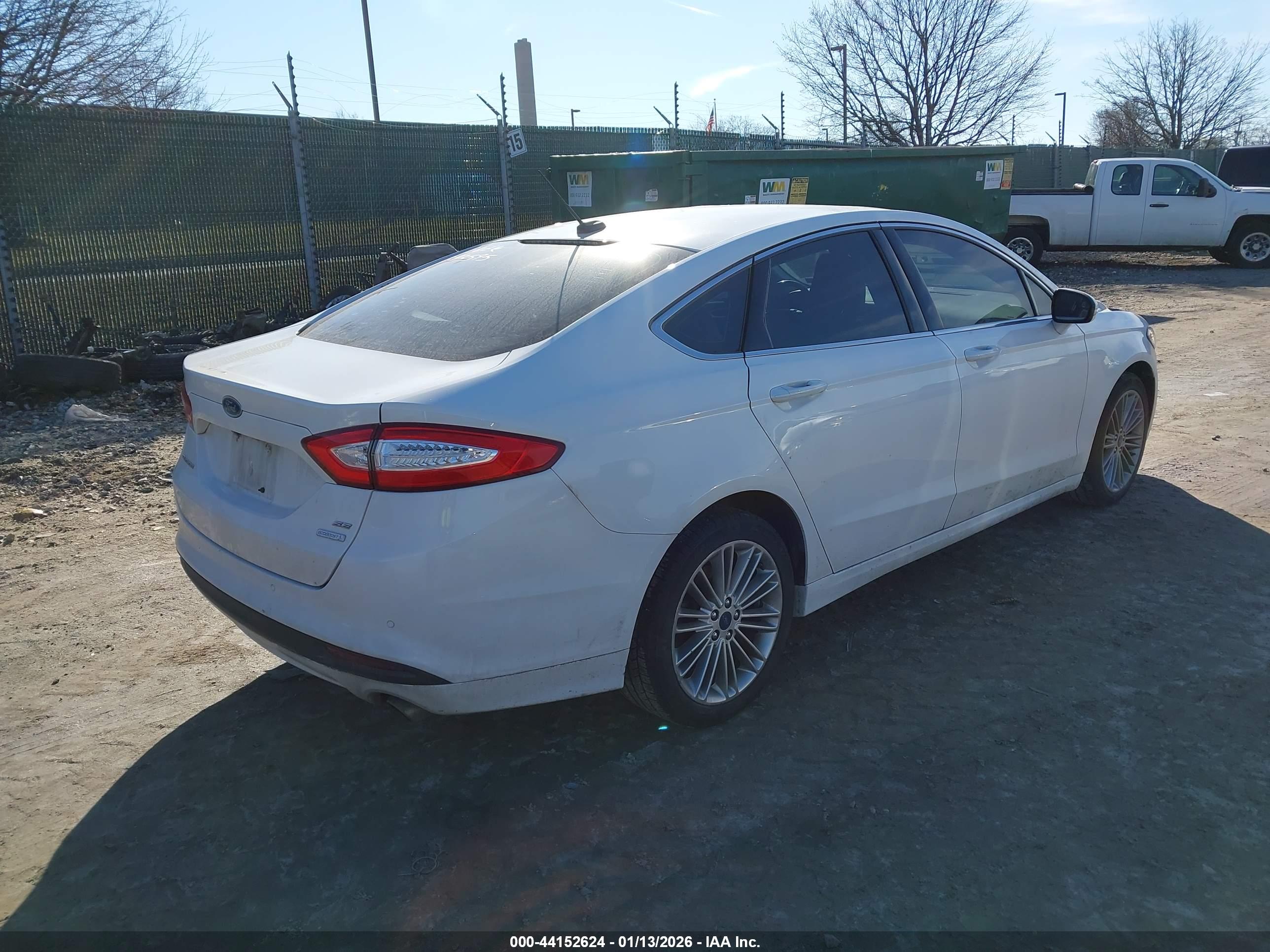 FORD FUSION image 4