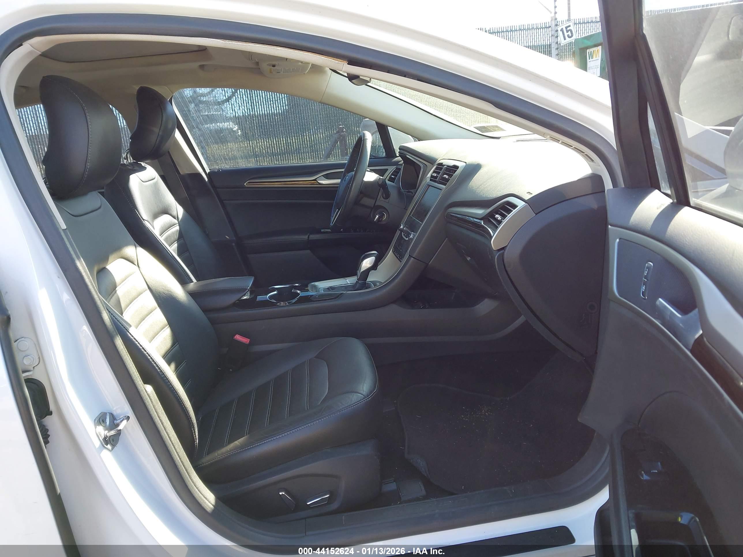 FORD FUSION image 5