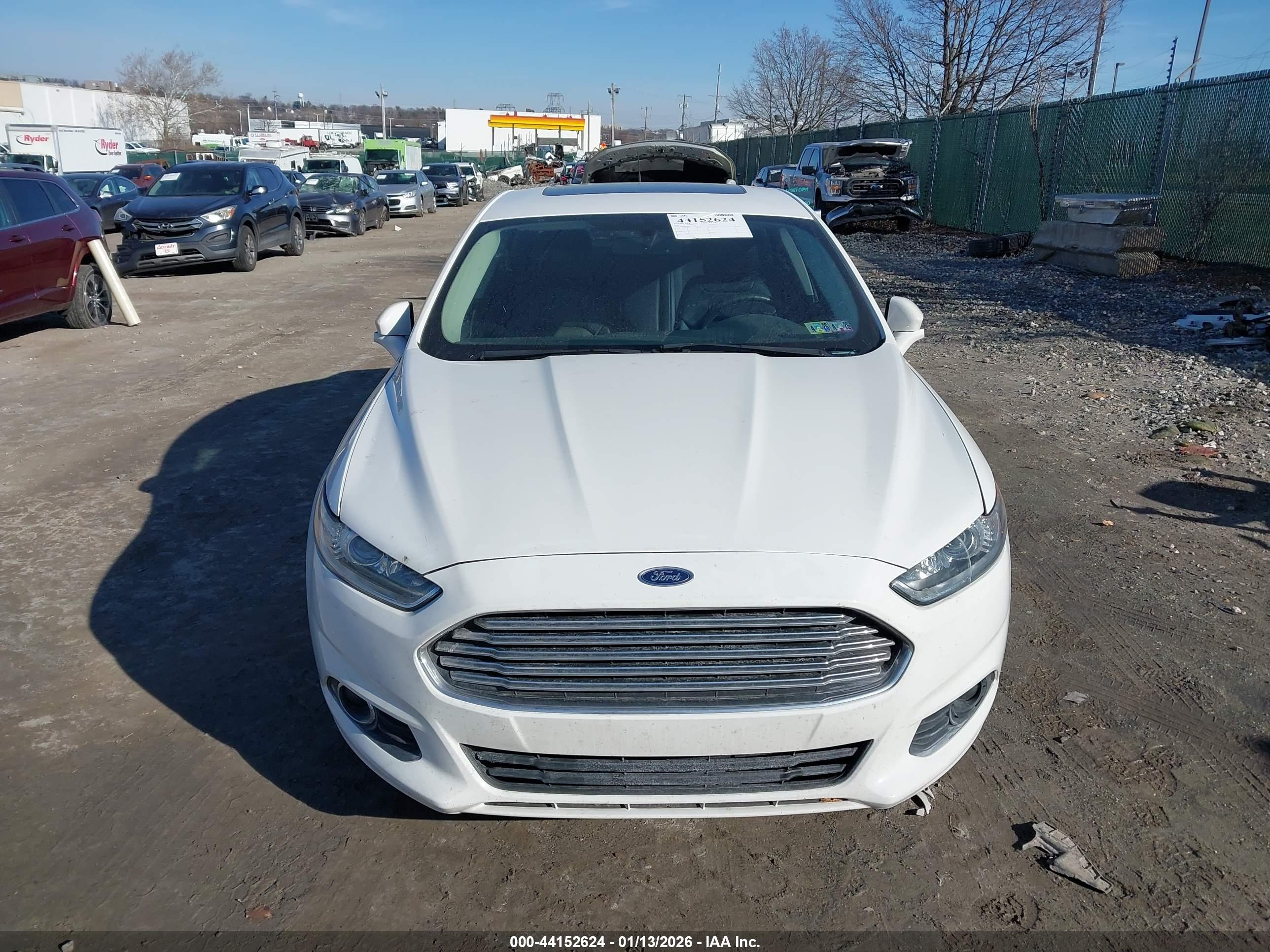 FORD FUSION image 6