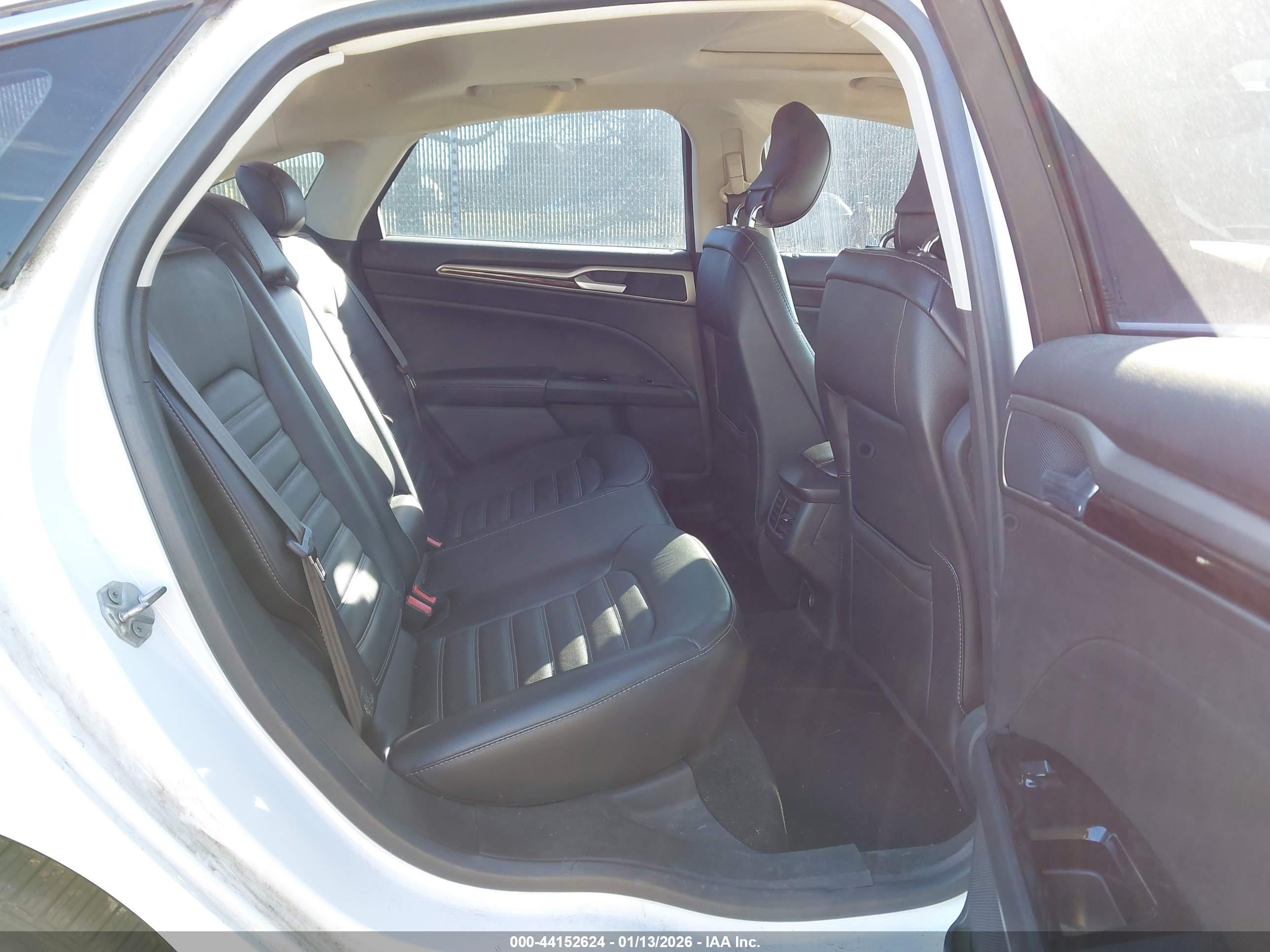 FORD FUSION image 8