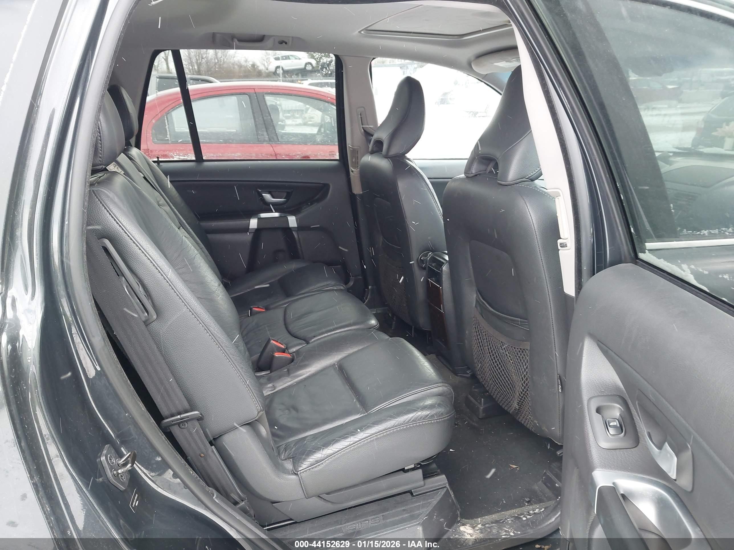 VOLVO XC90 image 8