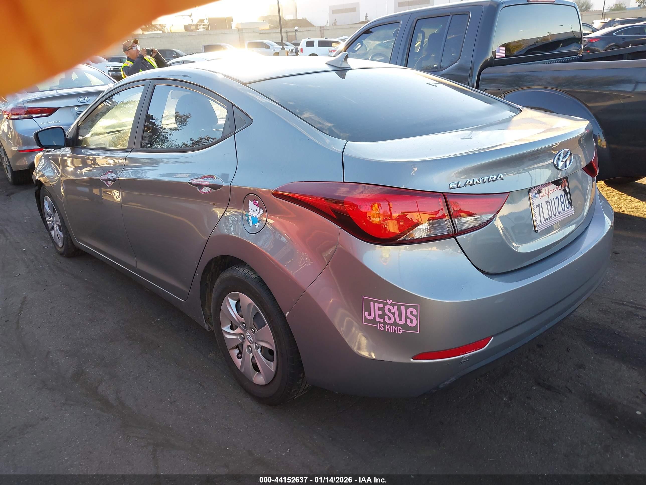 HYUNDAI ELANTRA image 3