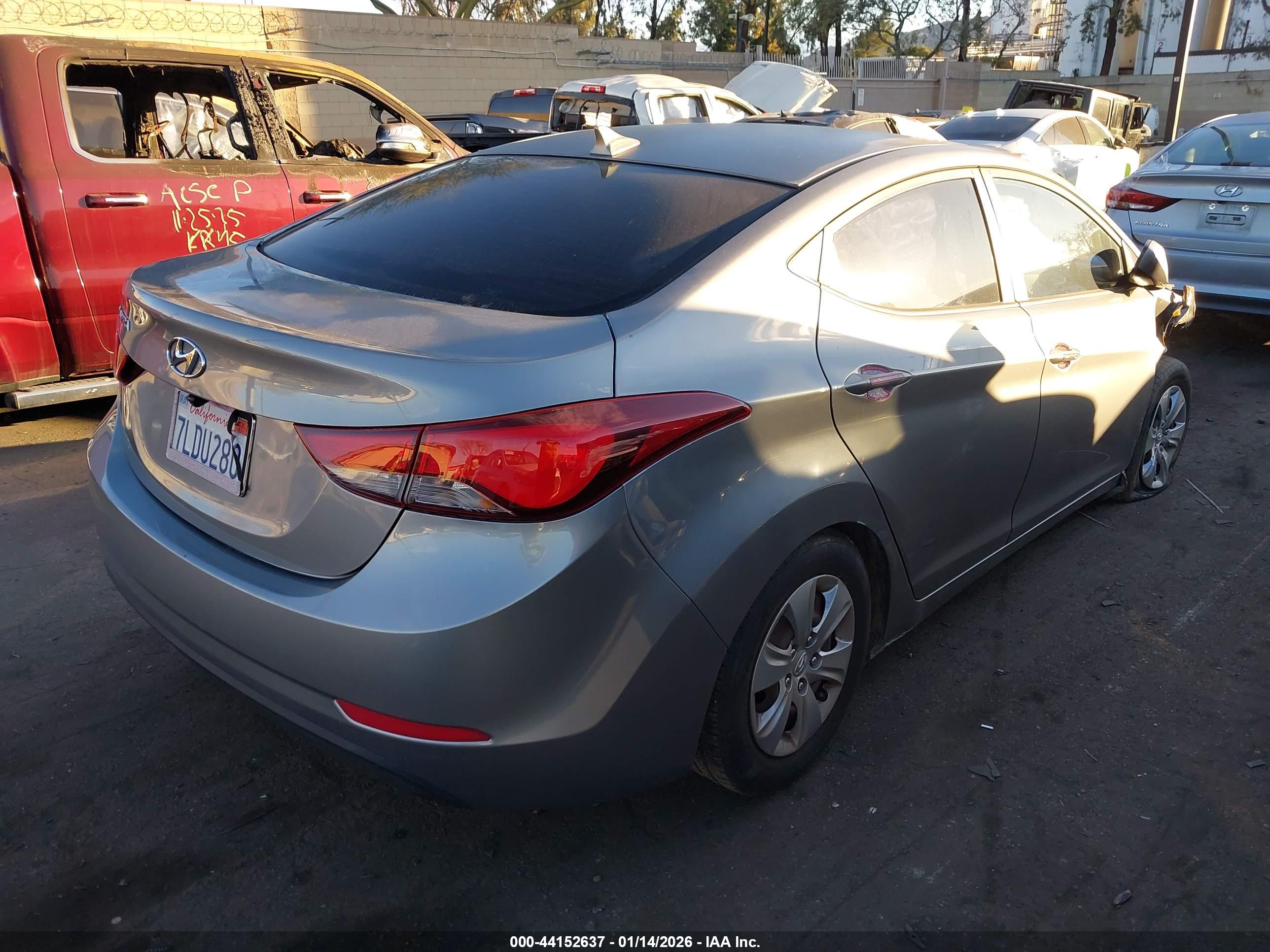 HYUNDAI ELANTRA image 4