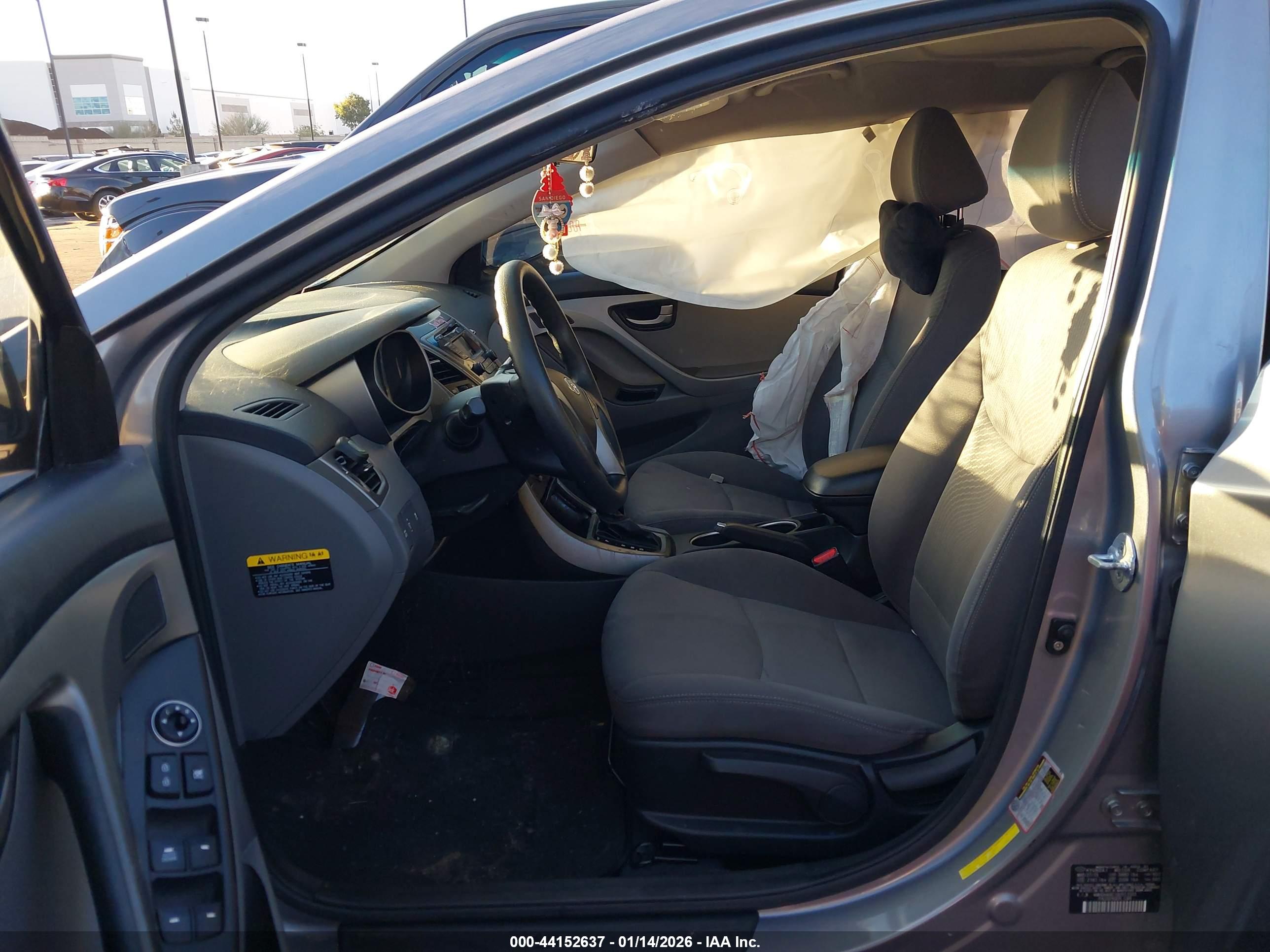 HYUNDAI ELANTRA image 5
