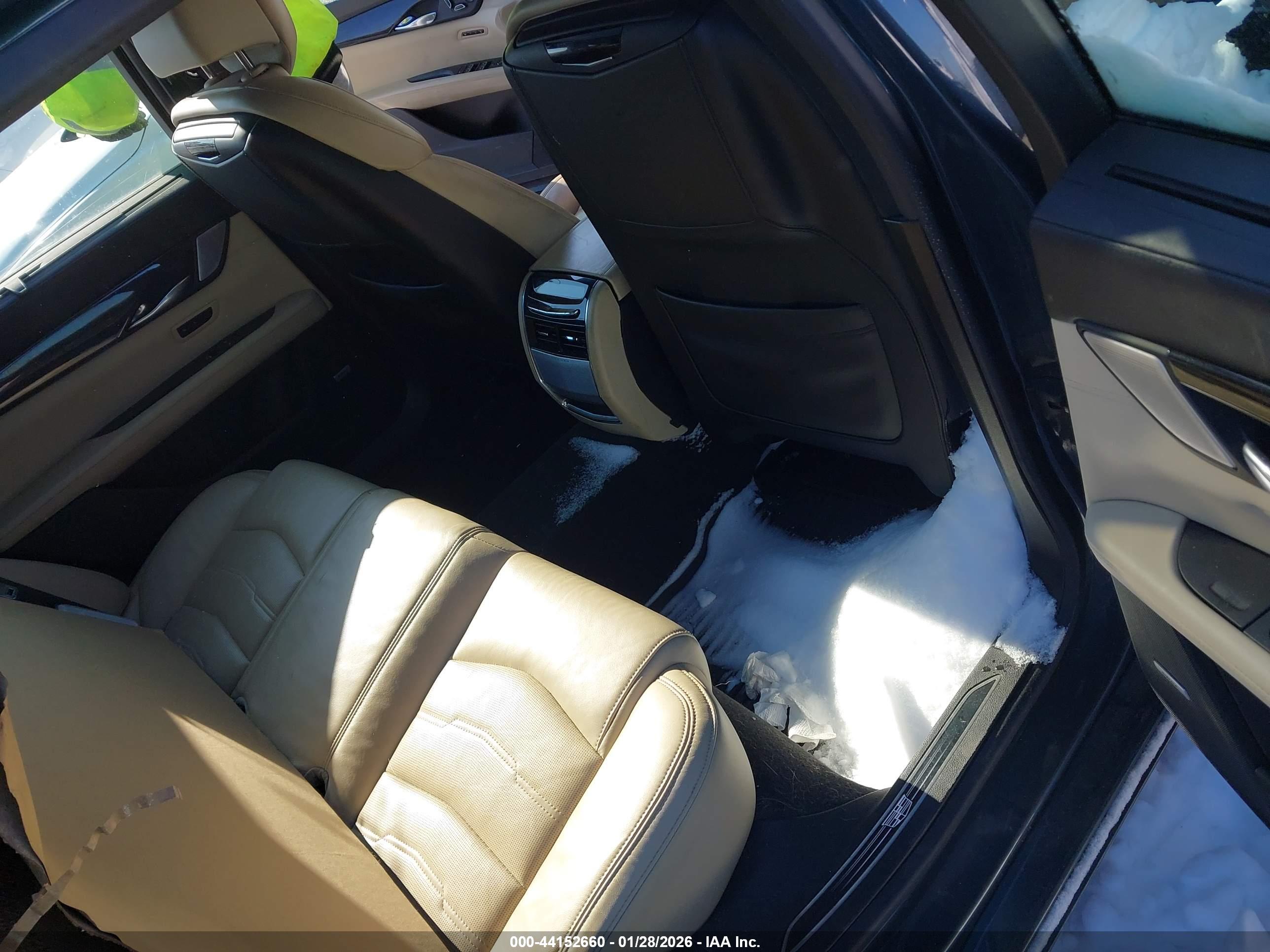 CADILLAC CT6 image 8