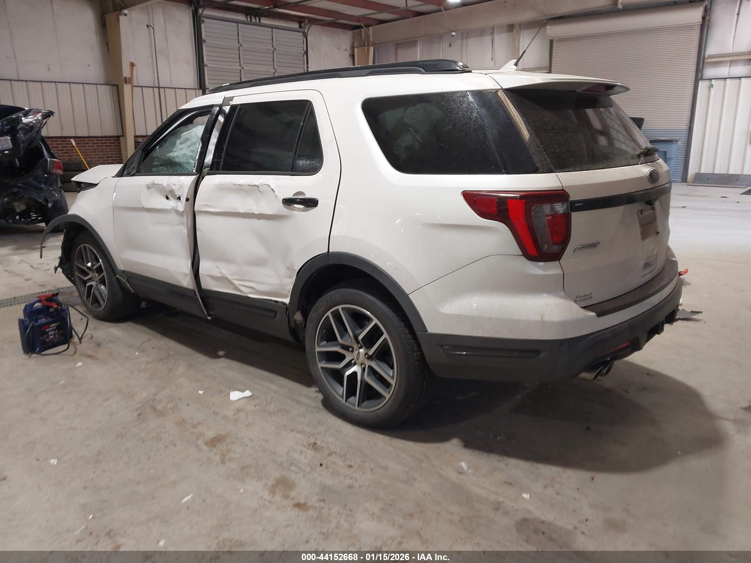 FORD EXPLORER image 3
