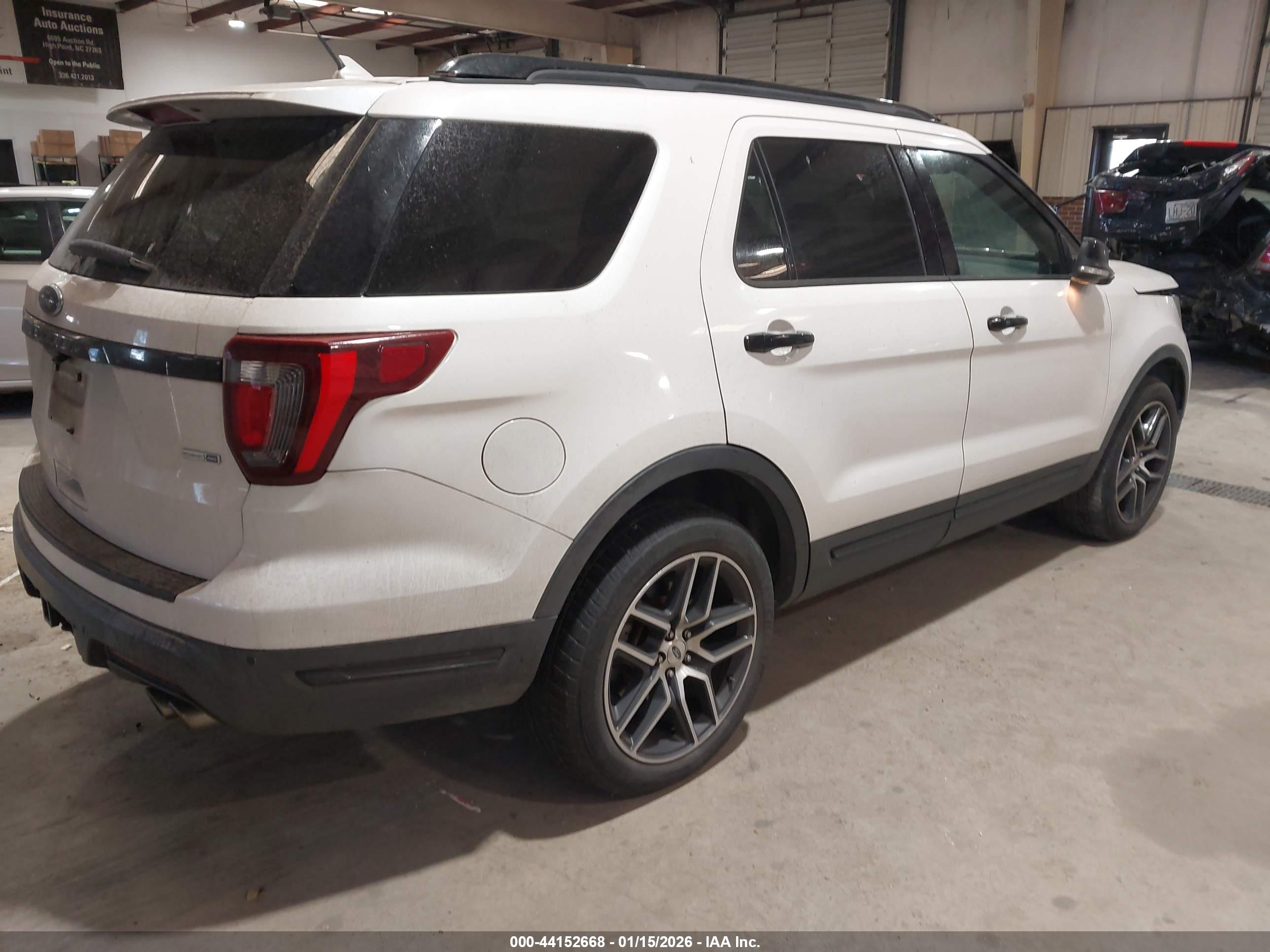 FORD EXPLORER image 4