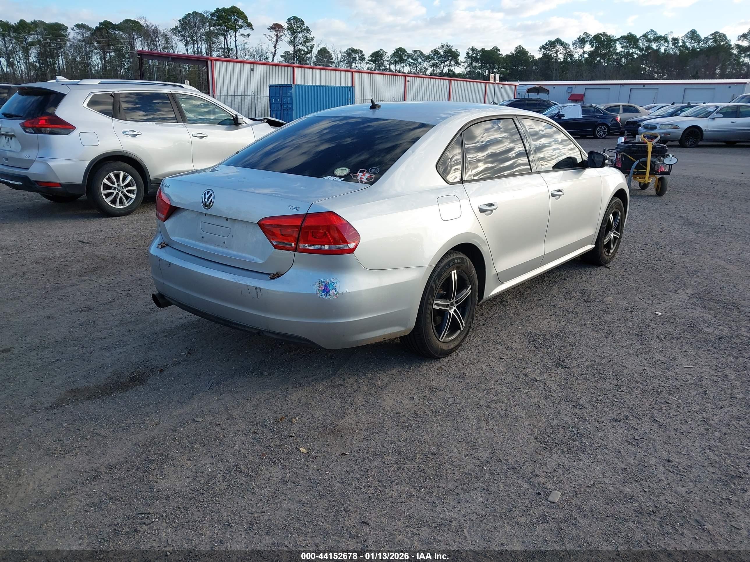 VOLKSWAGEN PASSAT image 4