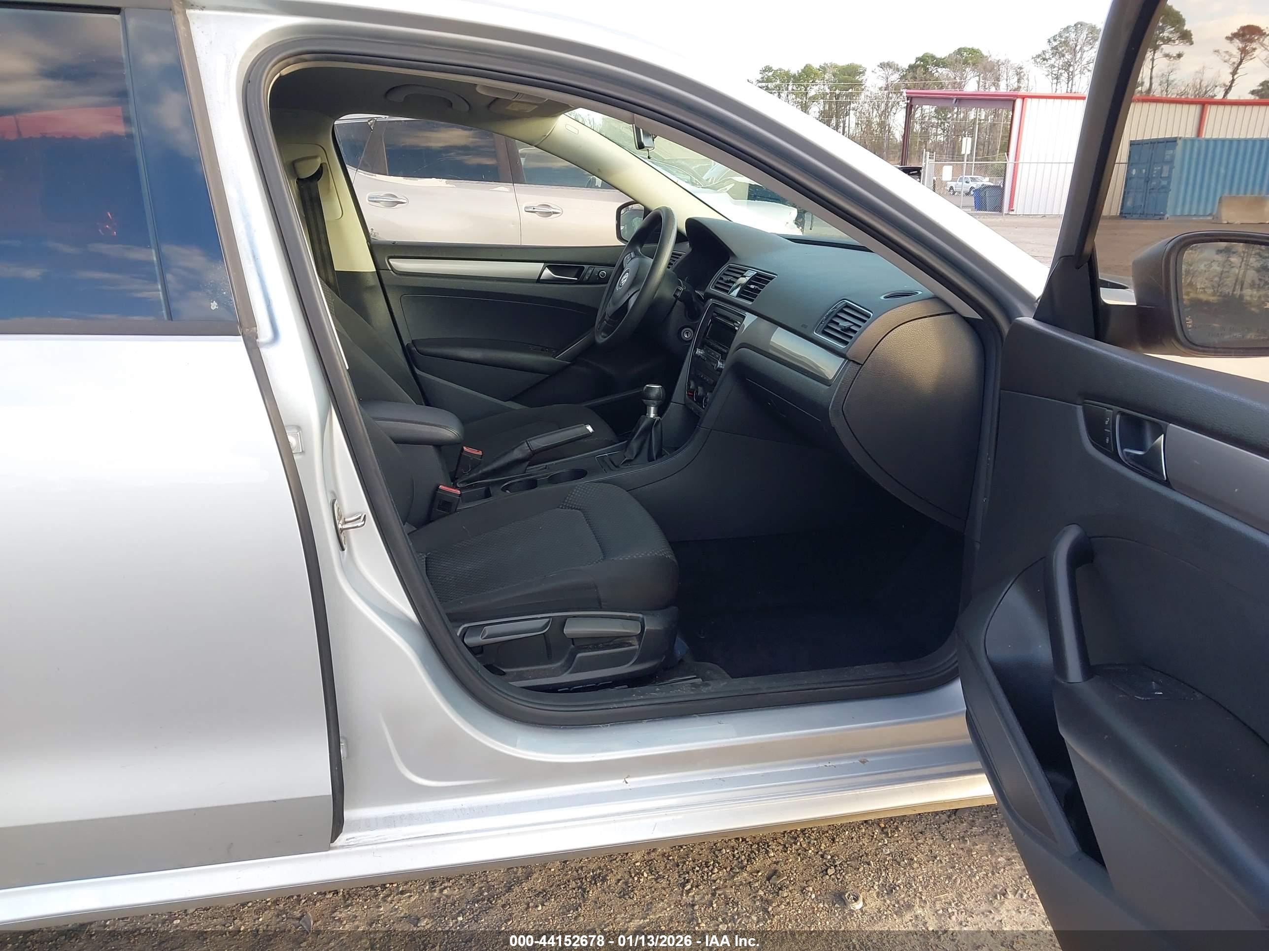 VOLKSWAGEN PASSAT image 5