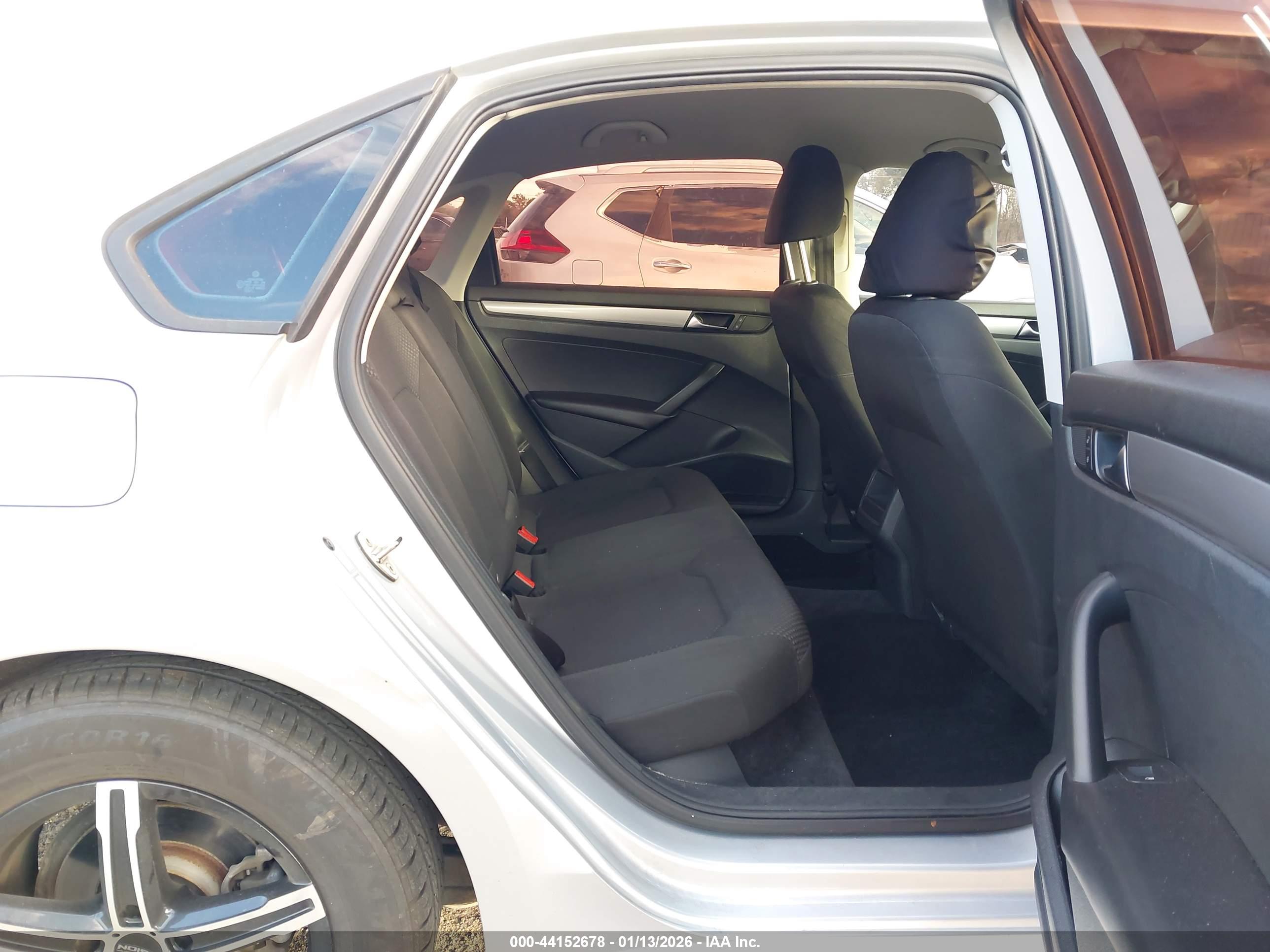 VOLKSWAGEN PASSAT image 8