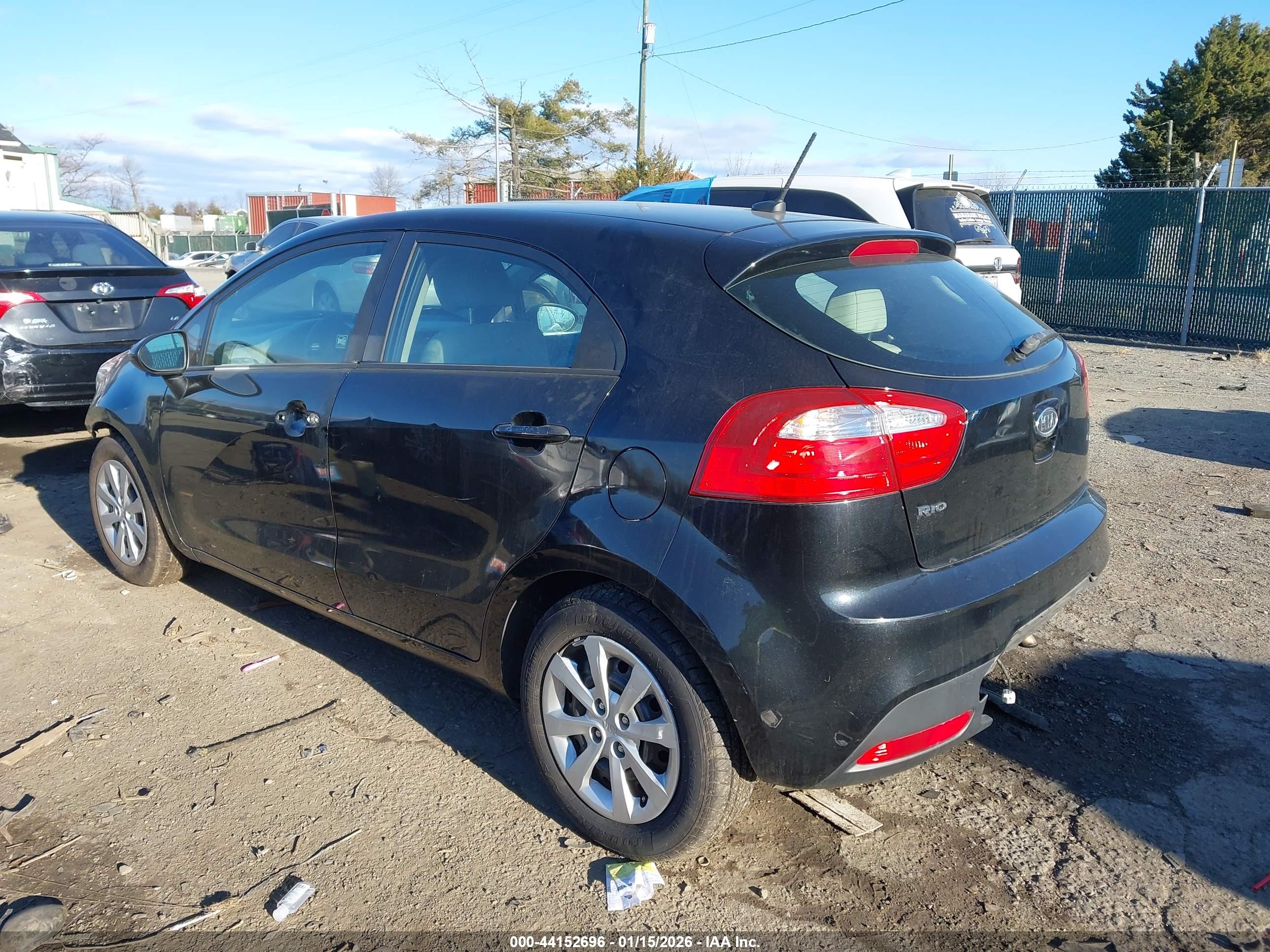 KIA RIO5 image 3