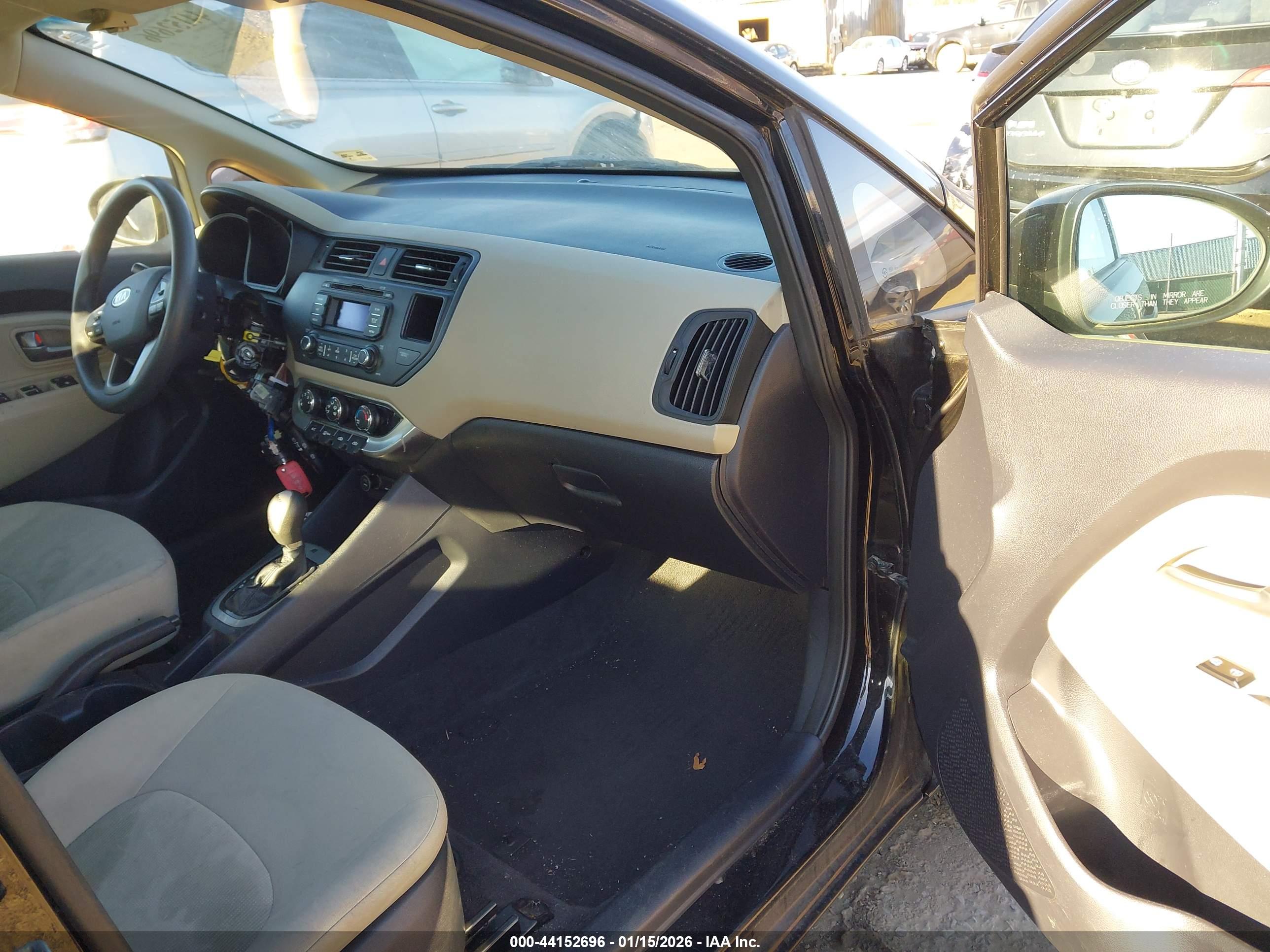 KIA RIO5 image 5
