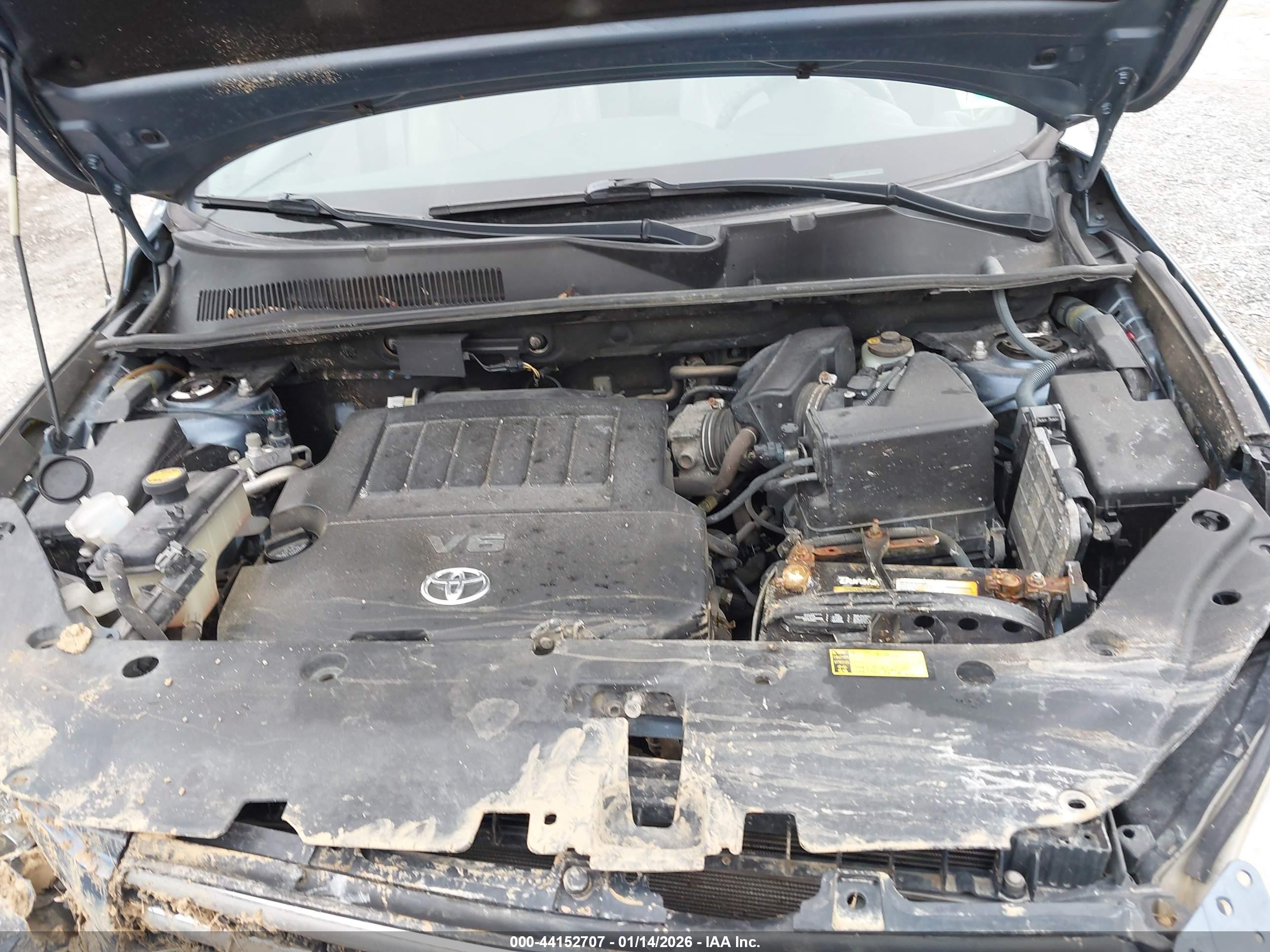 TOYOTA RAV4 image 10