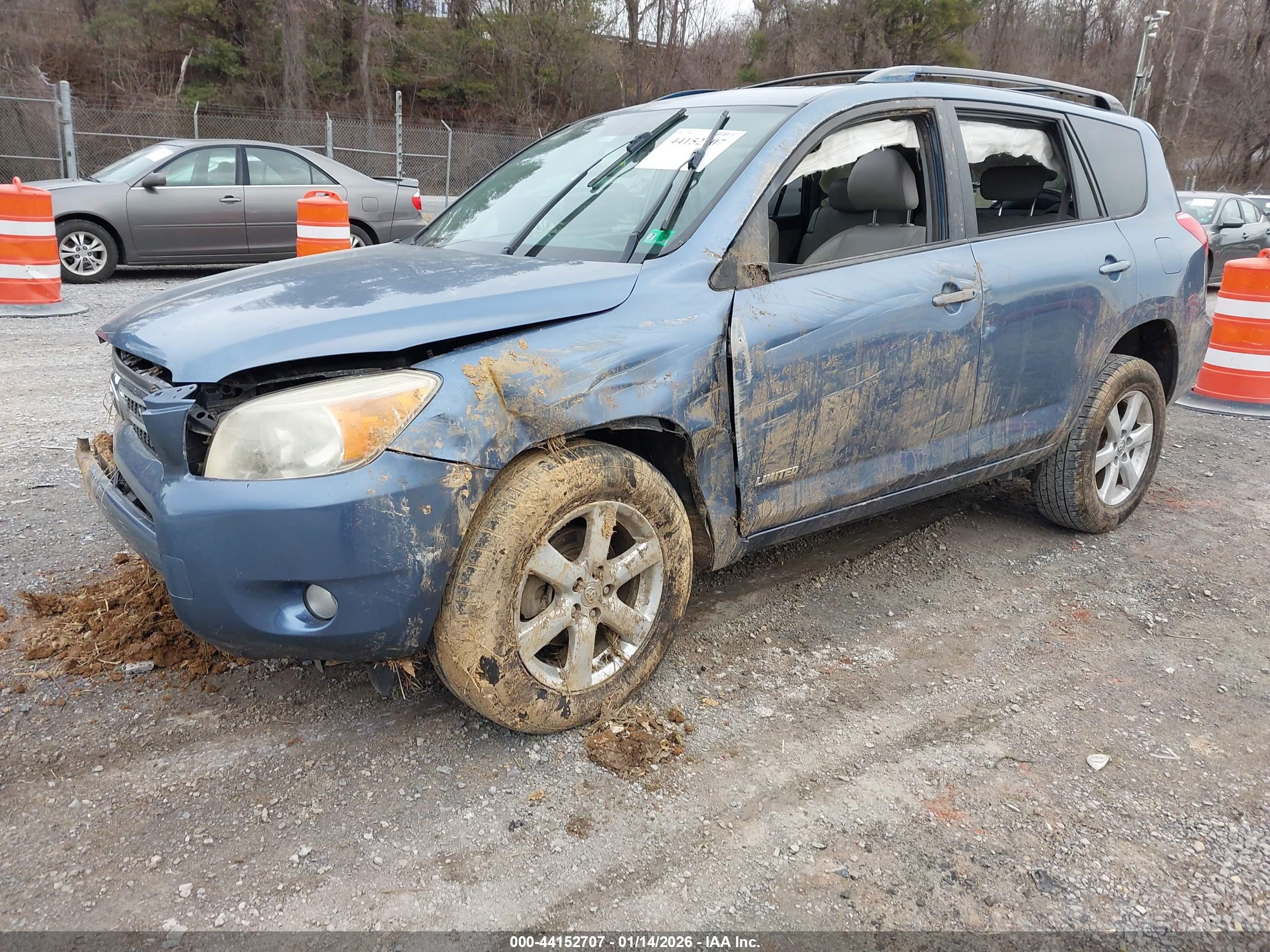 TOYOTA RAV4 image 2