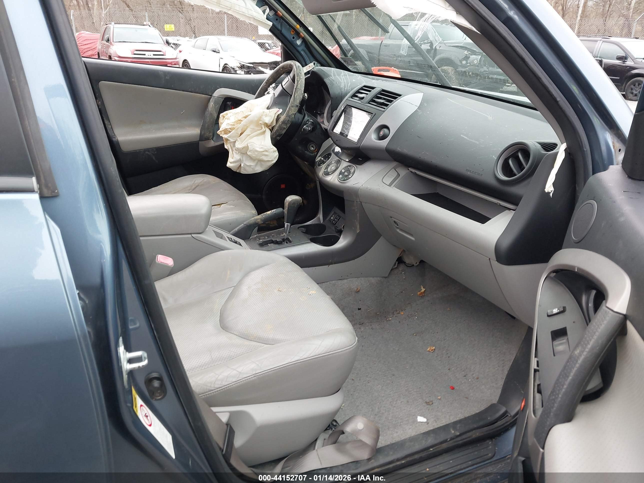 TOYOTA RAV4 image 5