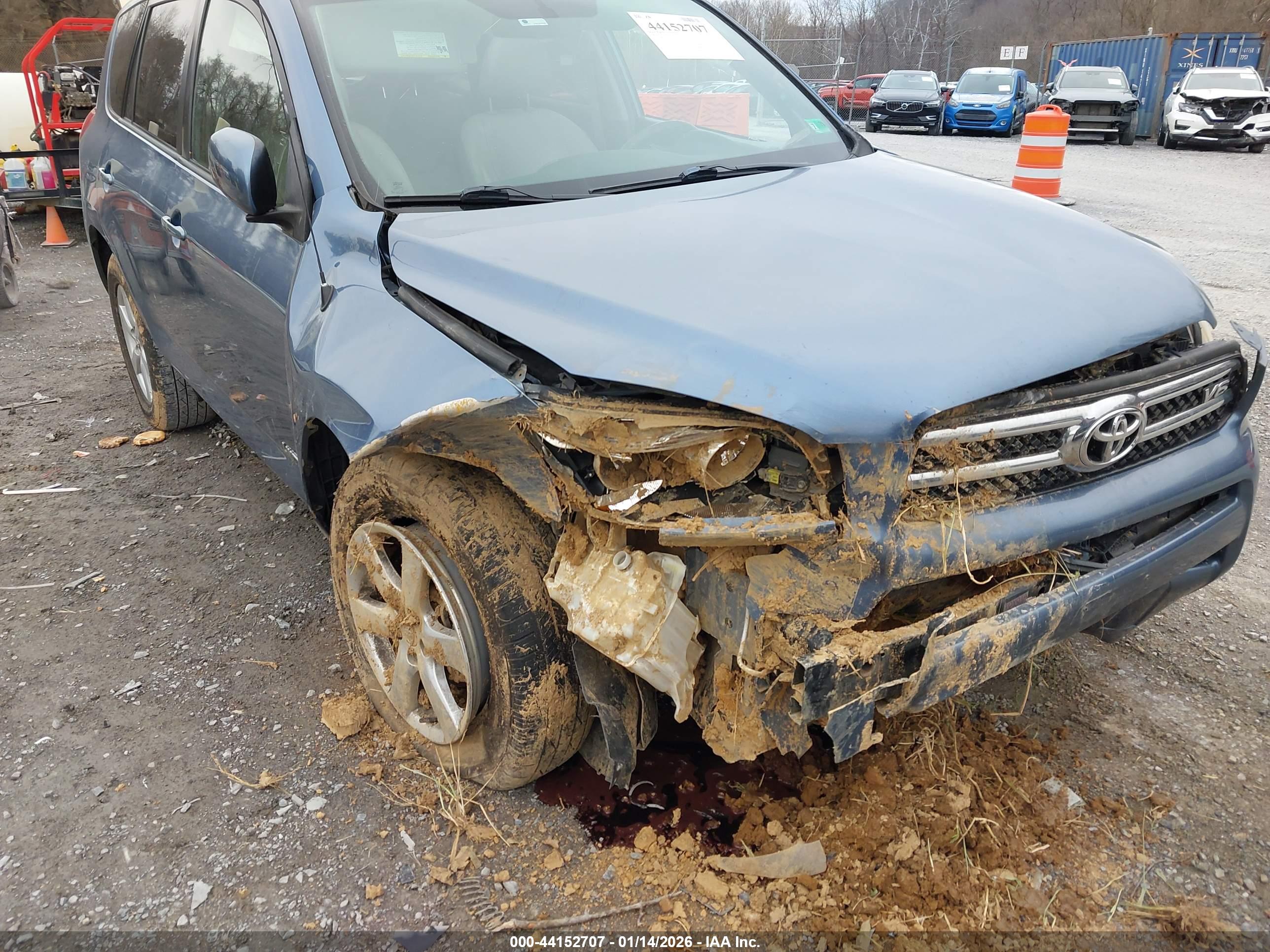 TOYOTA RAV4 image 6
