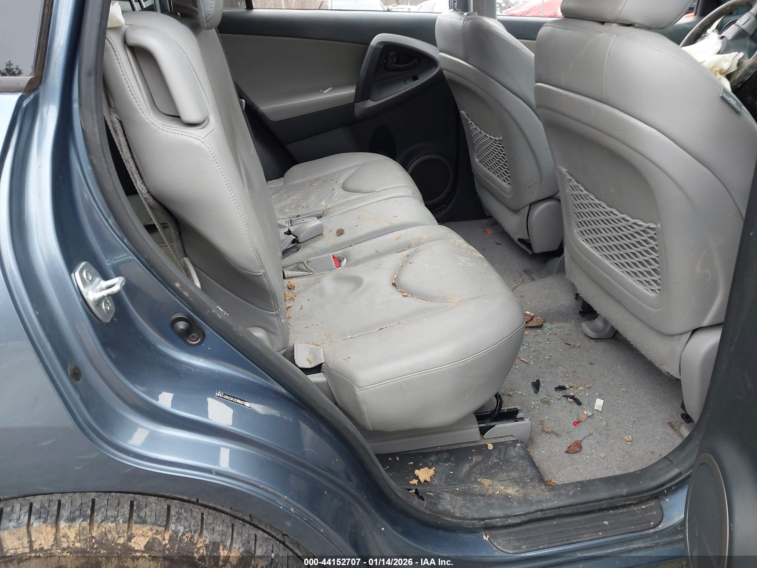 TOYOTA RAV4 image 8