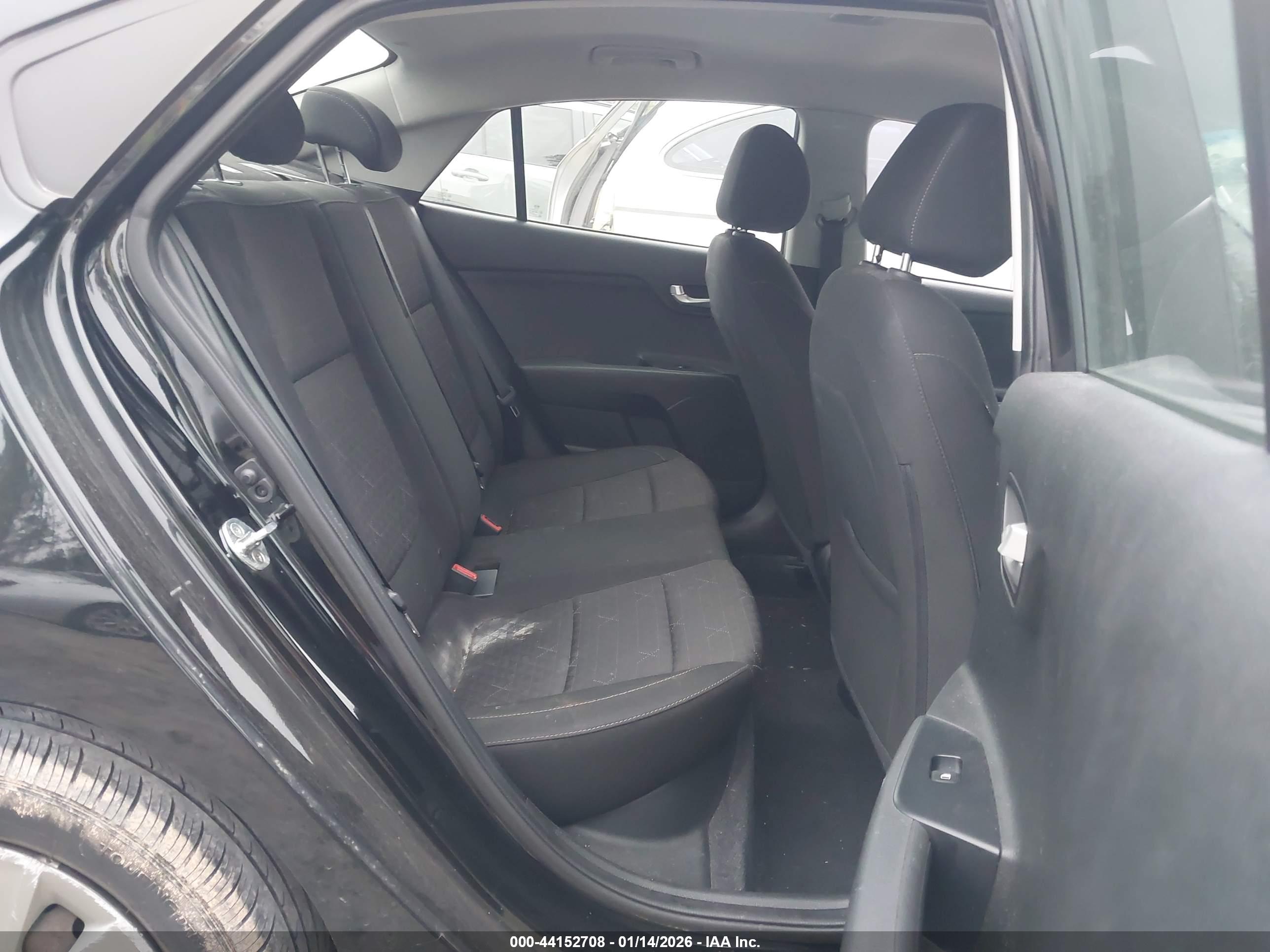 KIA RIO image 8