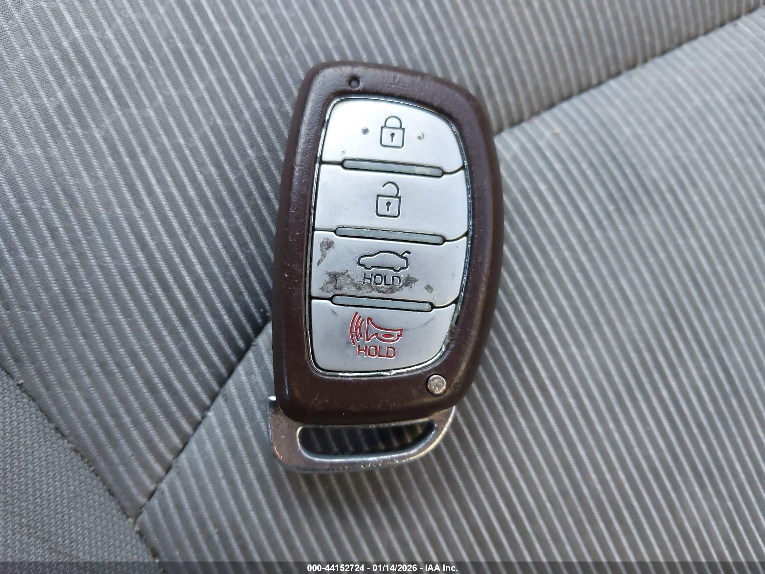 HYUNDAI ELANTRA image 11