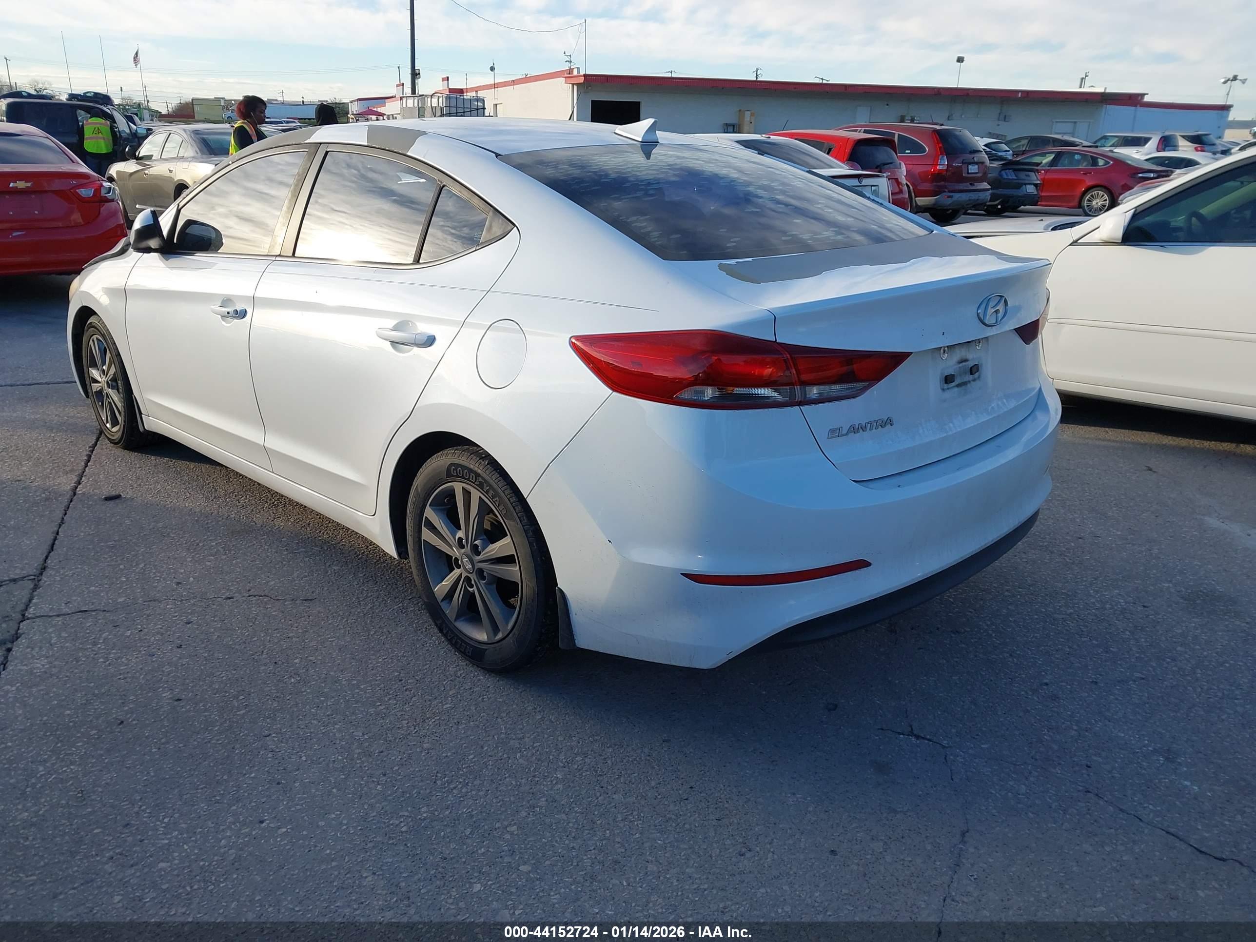 HYUNDAI ELANTRA image 3