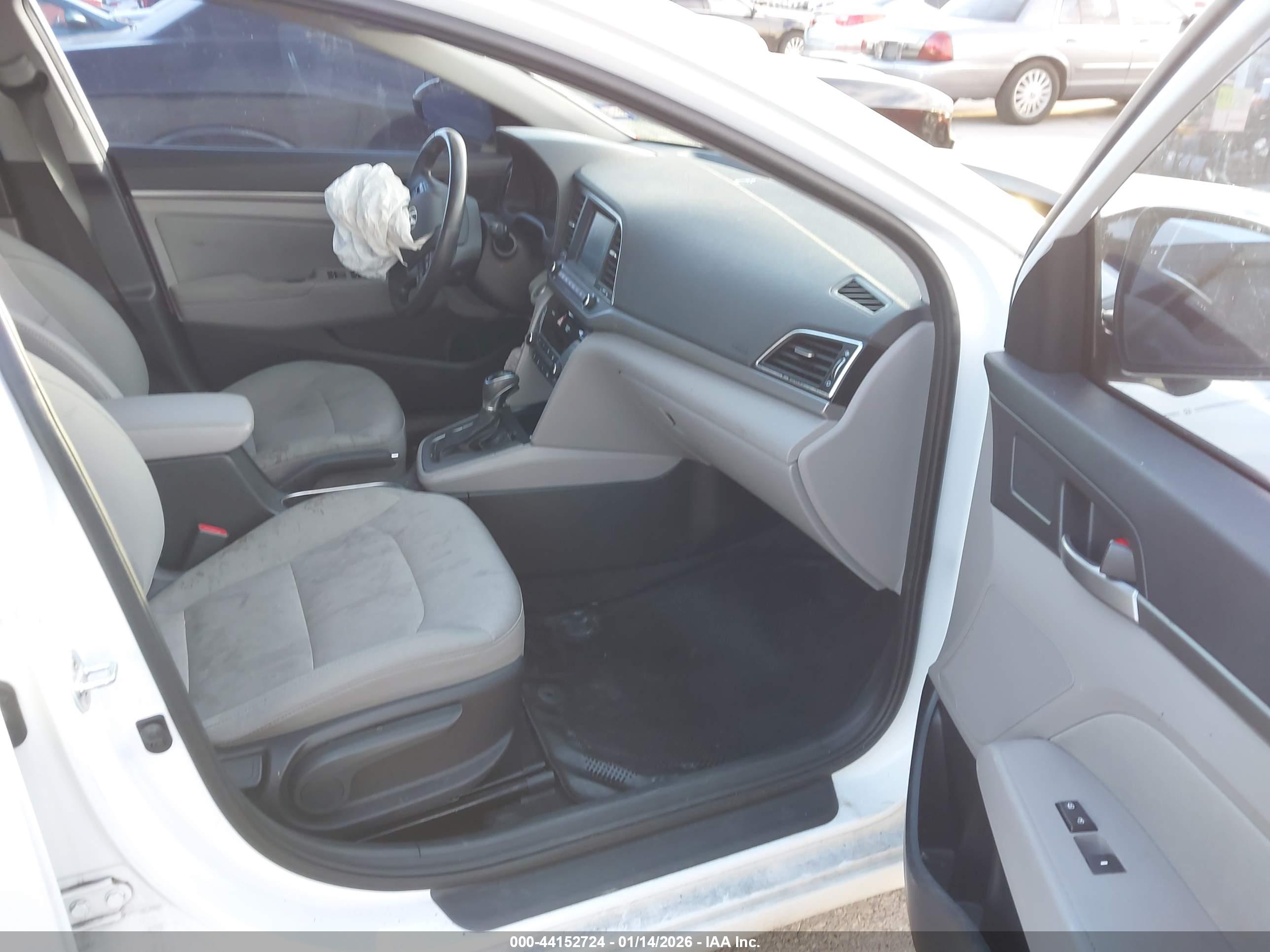 HYUNDAI ELANTRA image 5