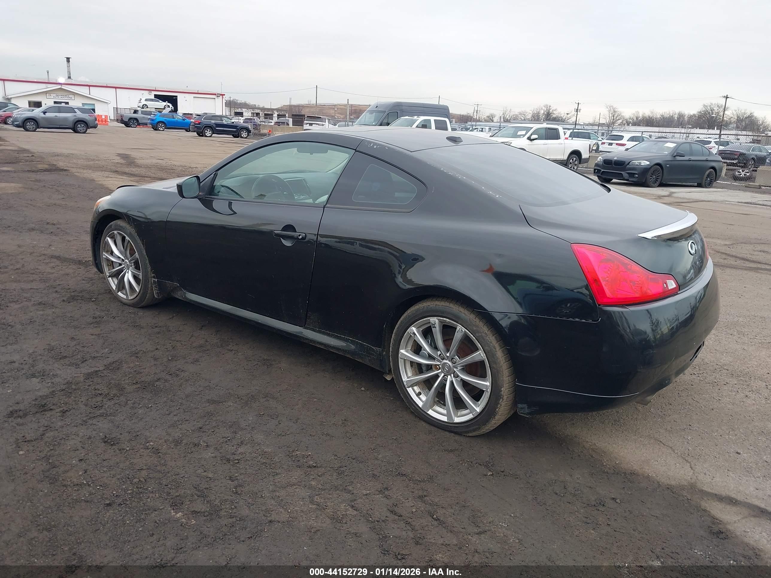 INFINITI G37 image 3