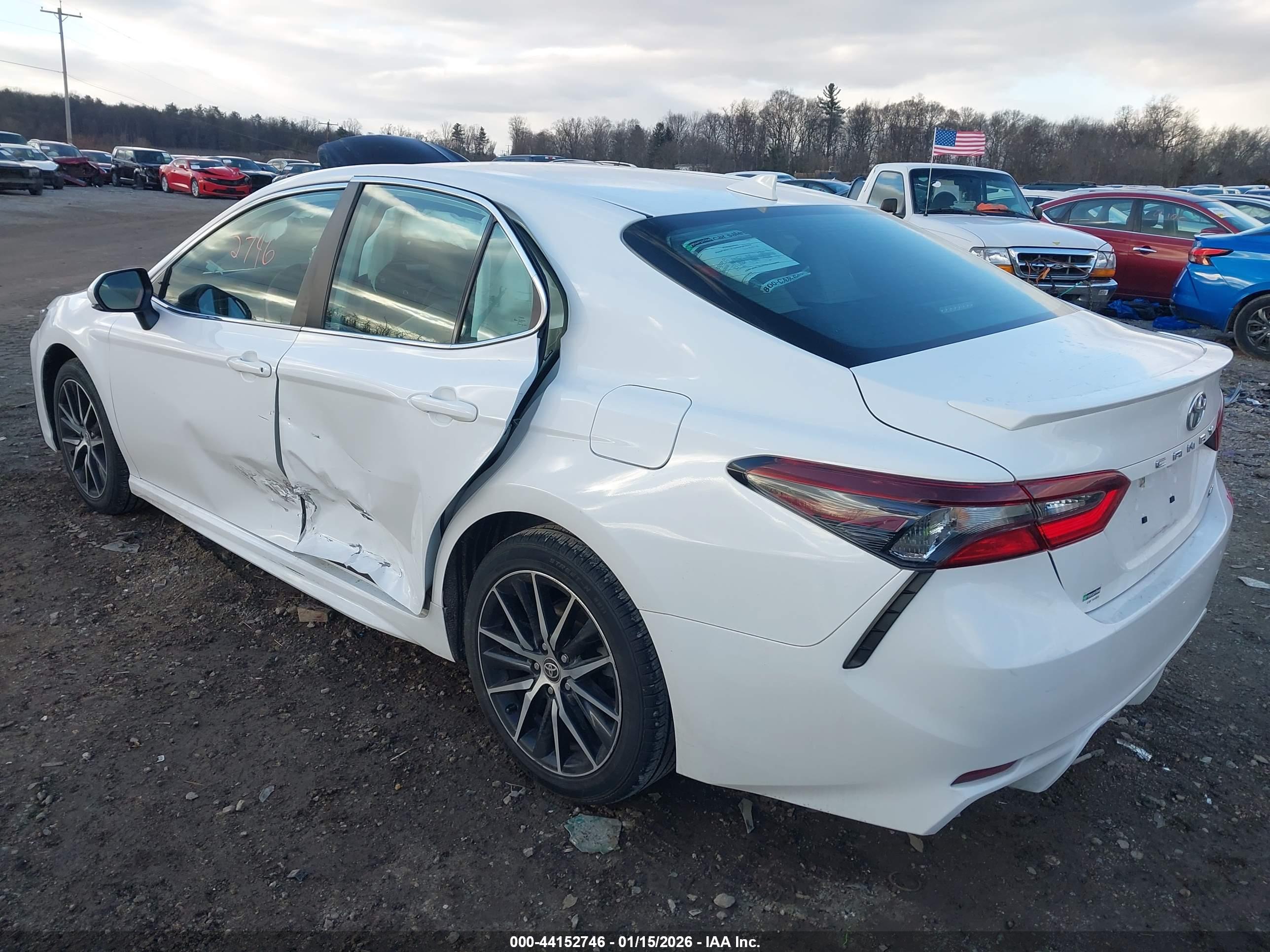 TOYOTA CAMRY image 3