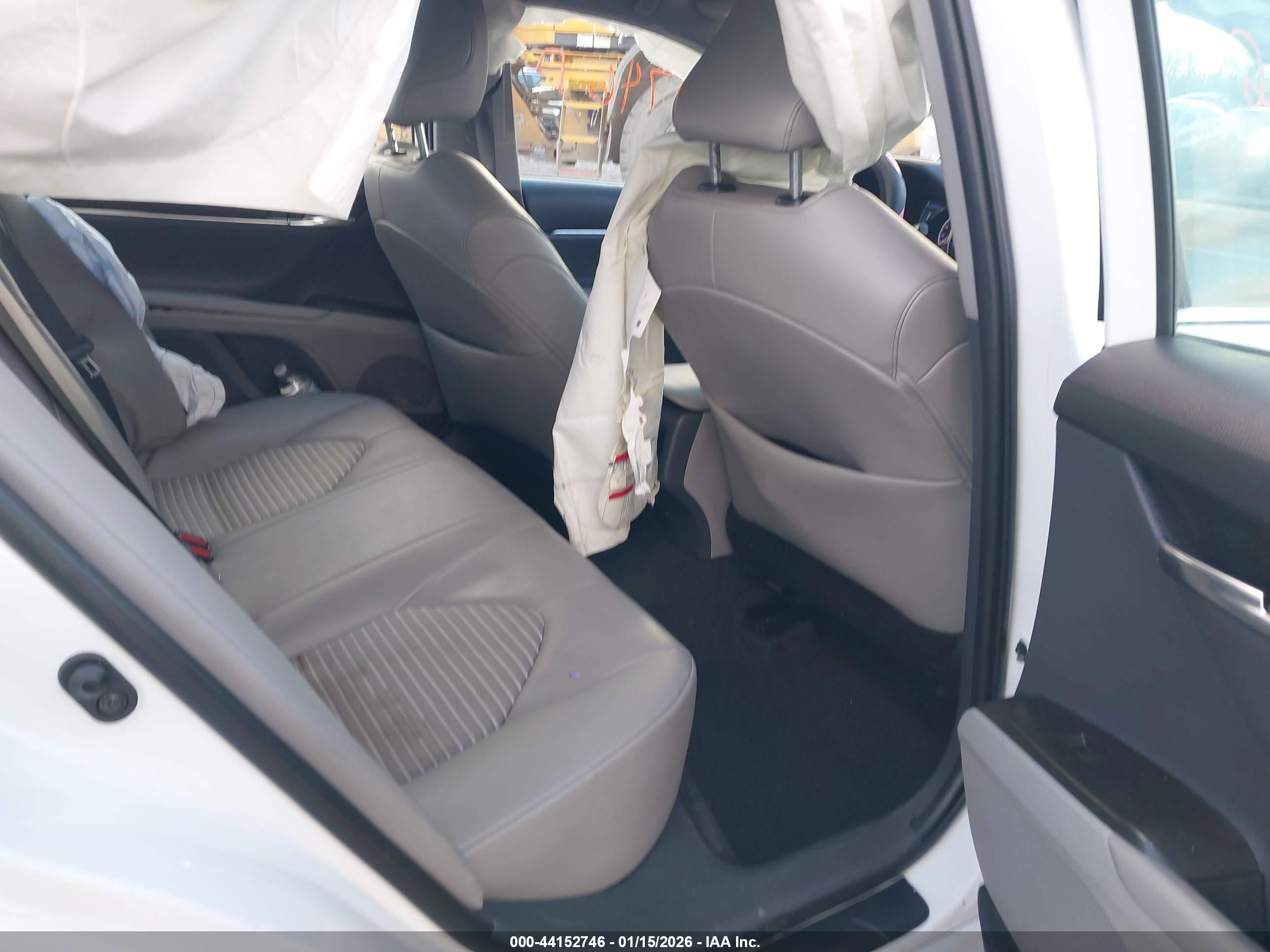 TOYOTA CAMRY image 8