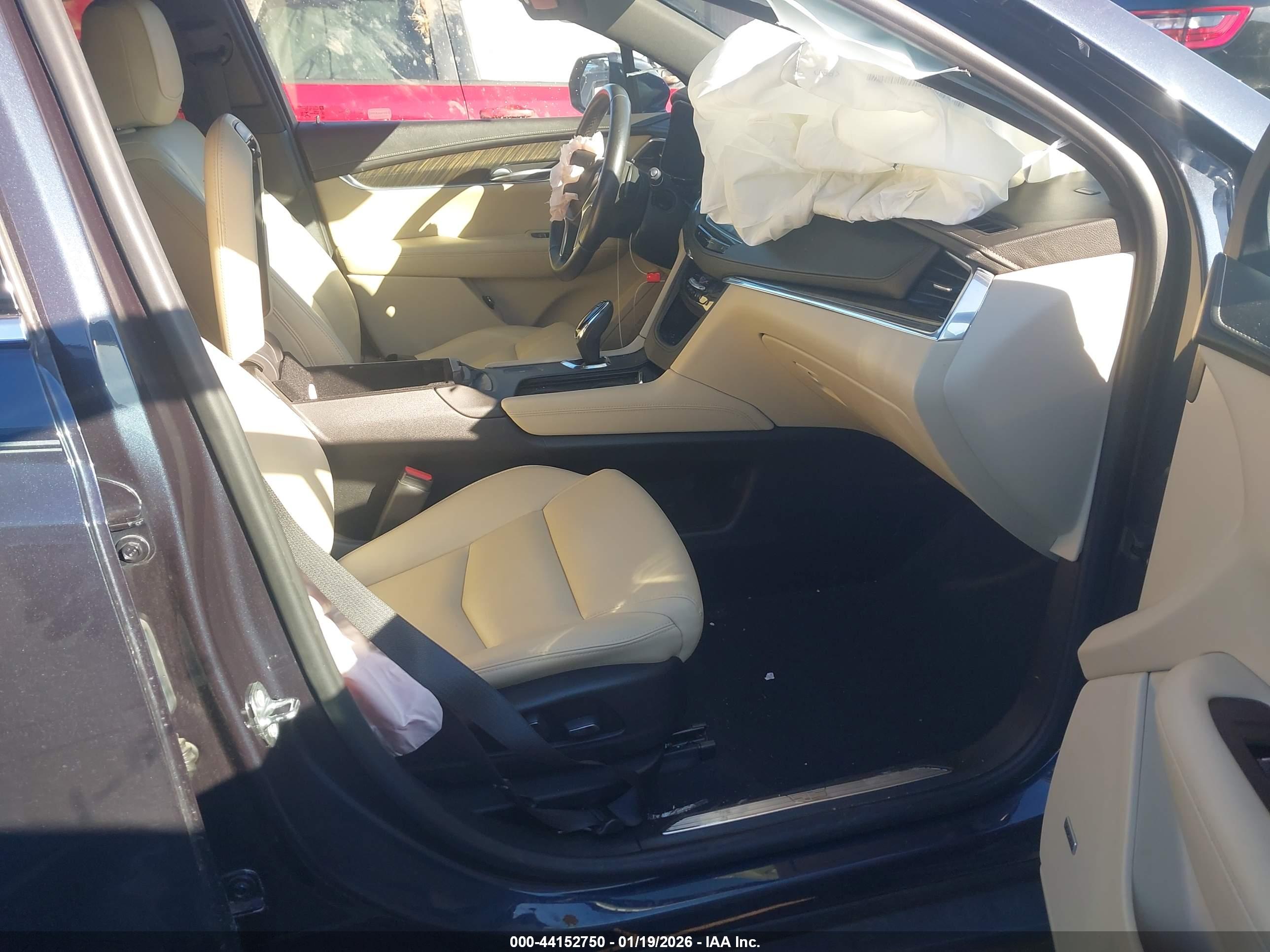 CADILLAC XT5 image 5