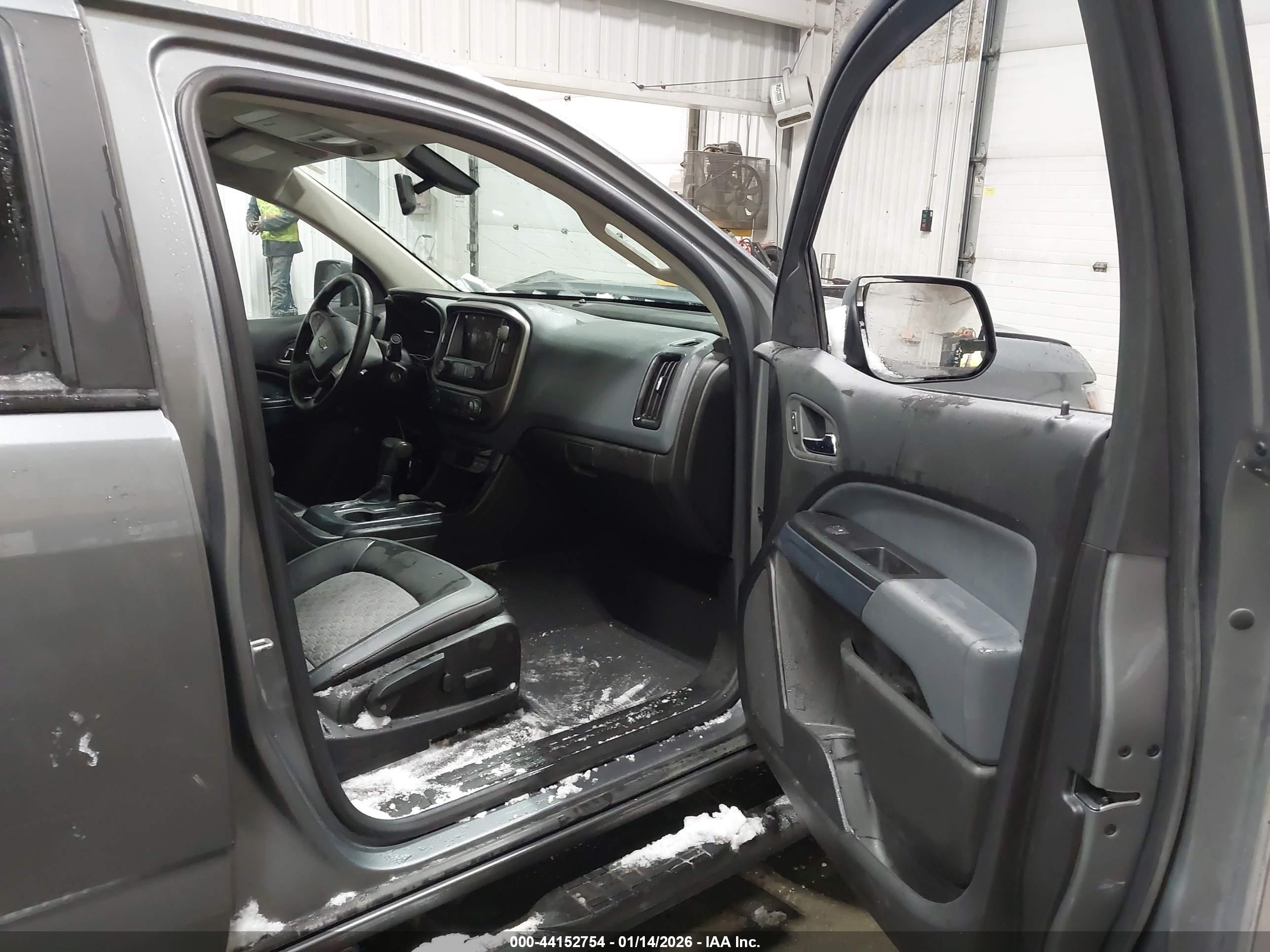 CHEVROLET COLORADO image 5