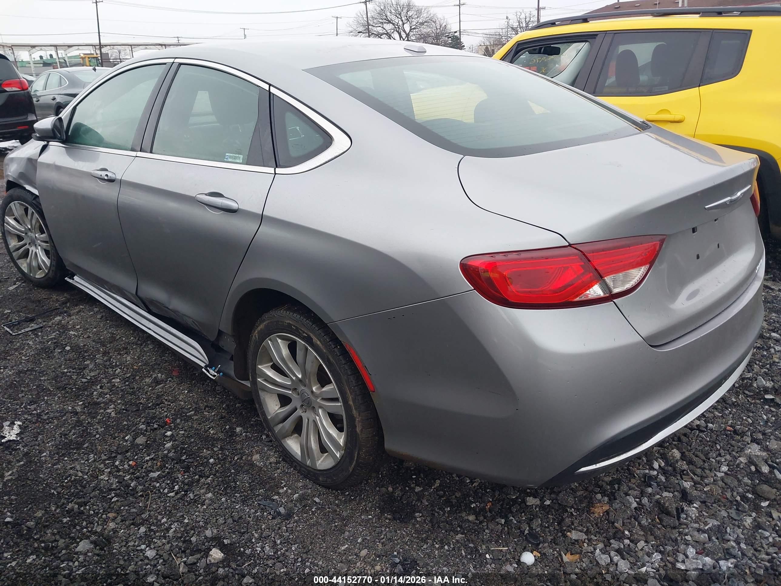 CHRYSLER 200 image 3