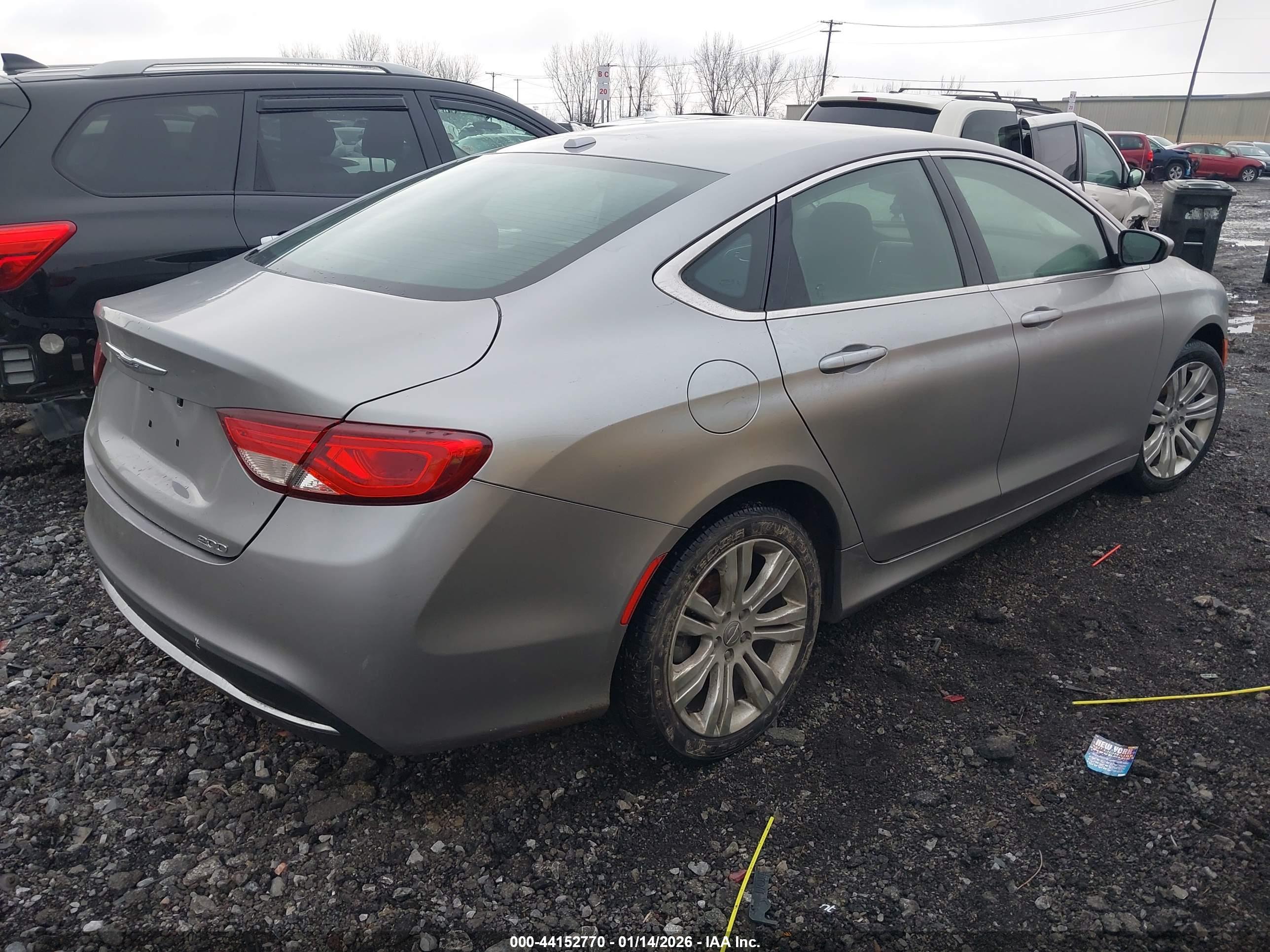 CHRYSLER 200 image 4