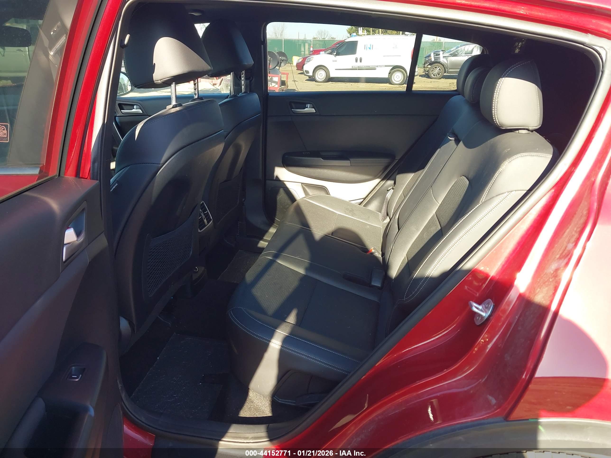 KIA SPORTAGE image 8