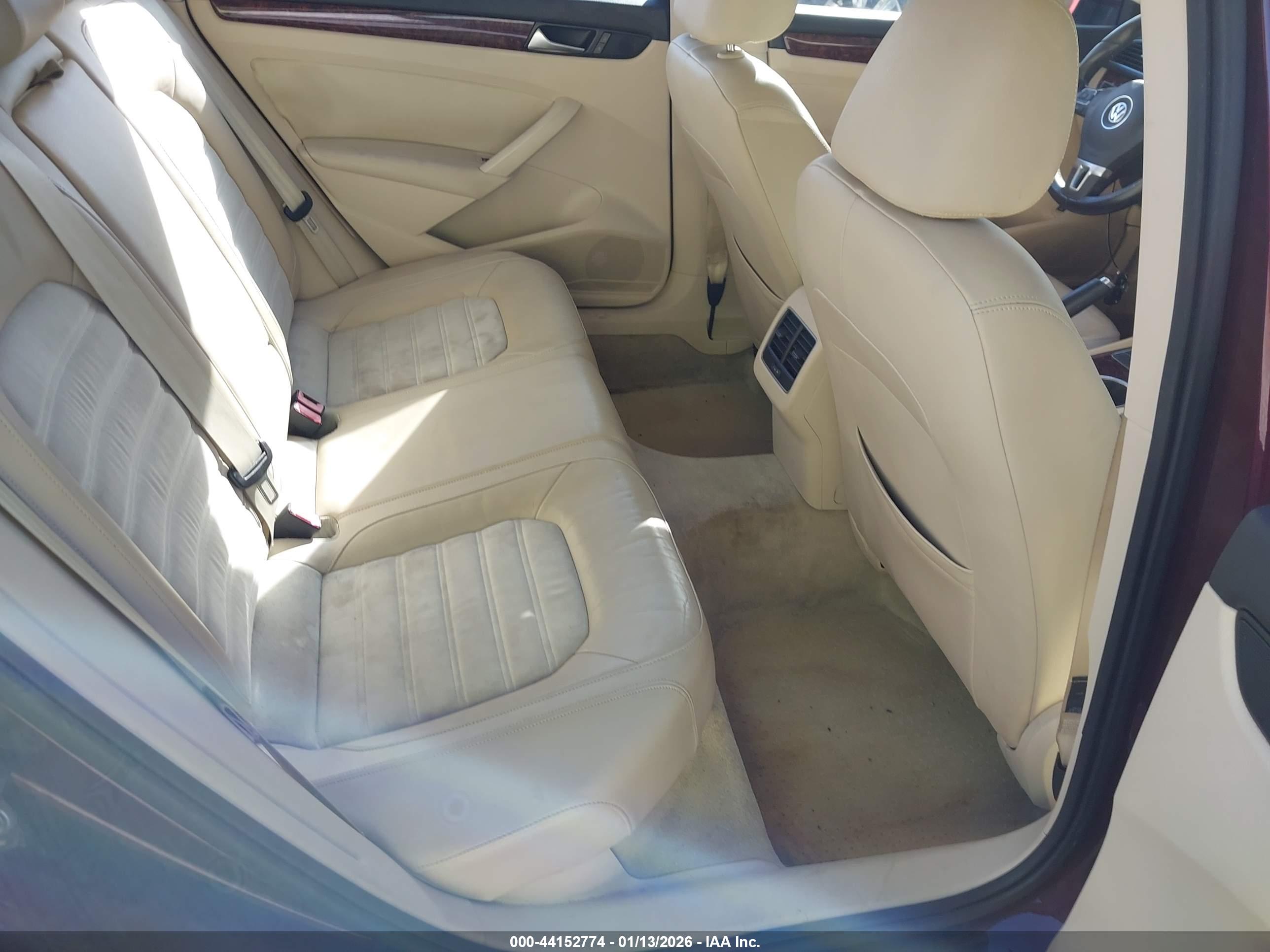 VOLKSWAGEN PASSAT image 8