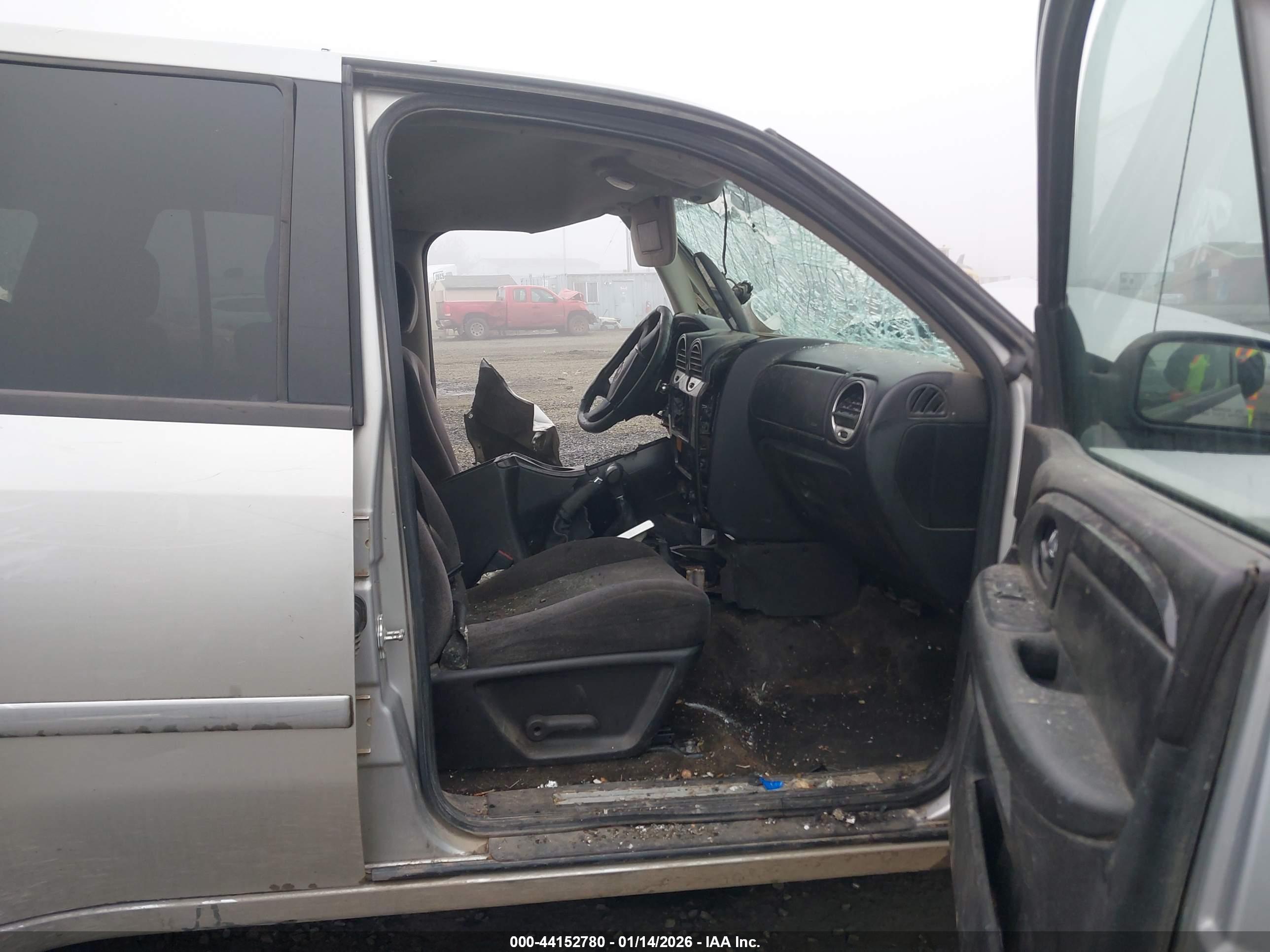 GMC ENVOY image 5