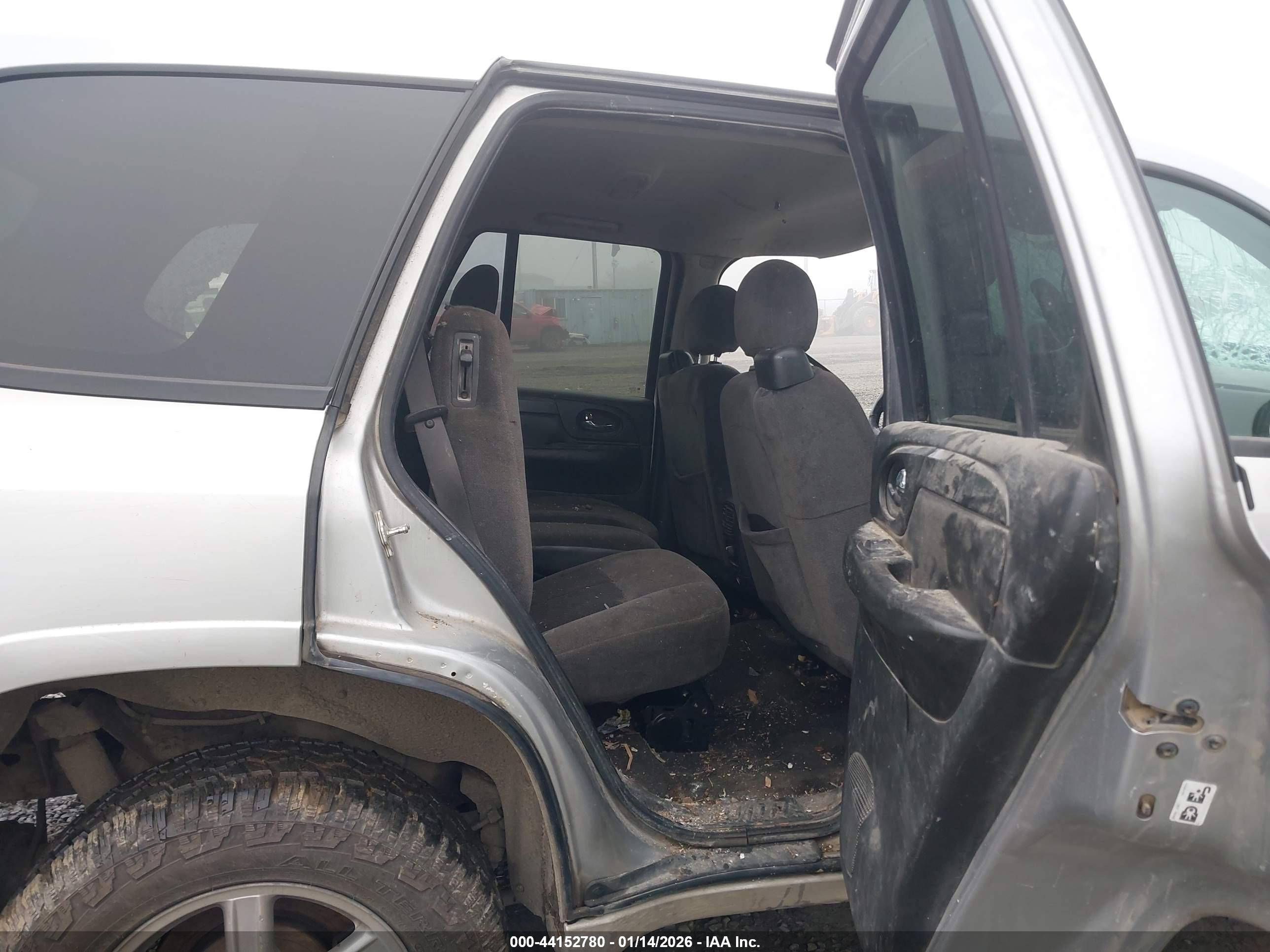 GMC ENVOY image 8