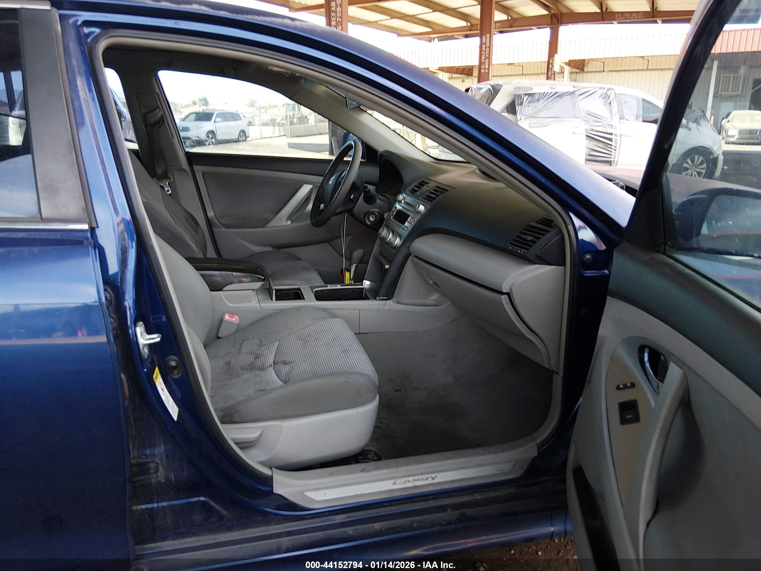 TOYOTA CAMRY image 5