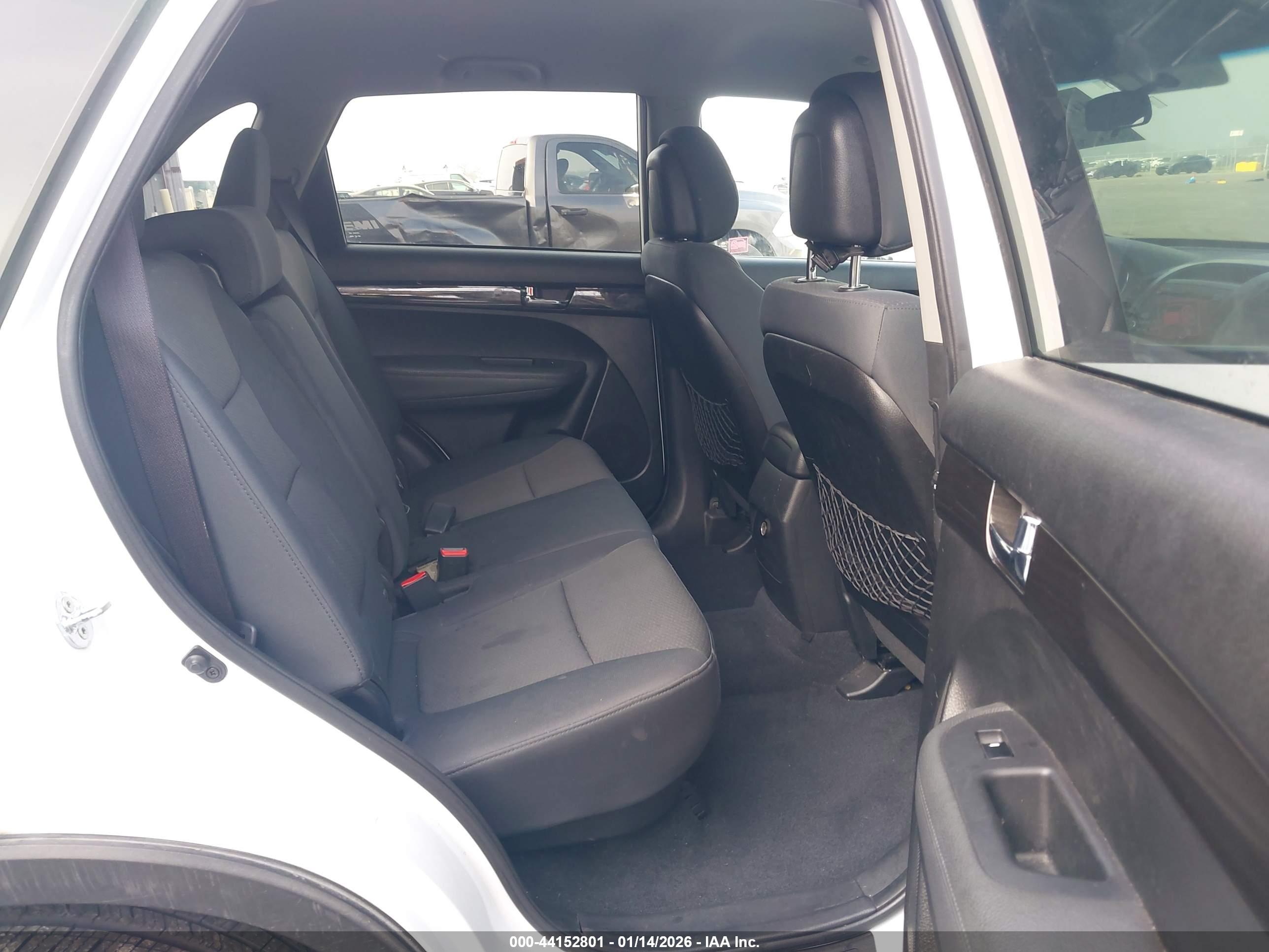 KIA SORENTO image 8