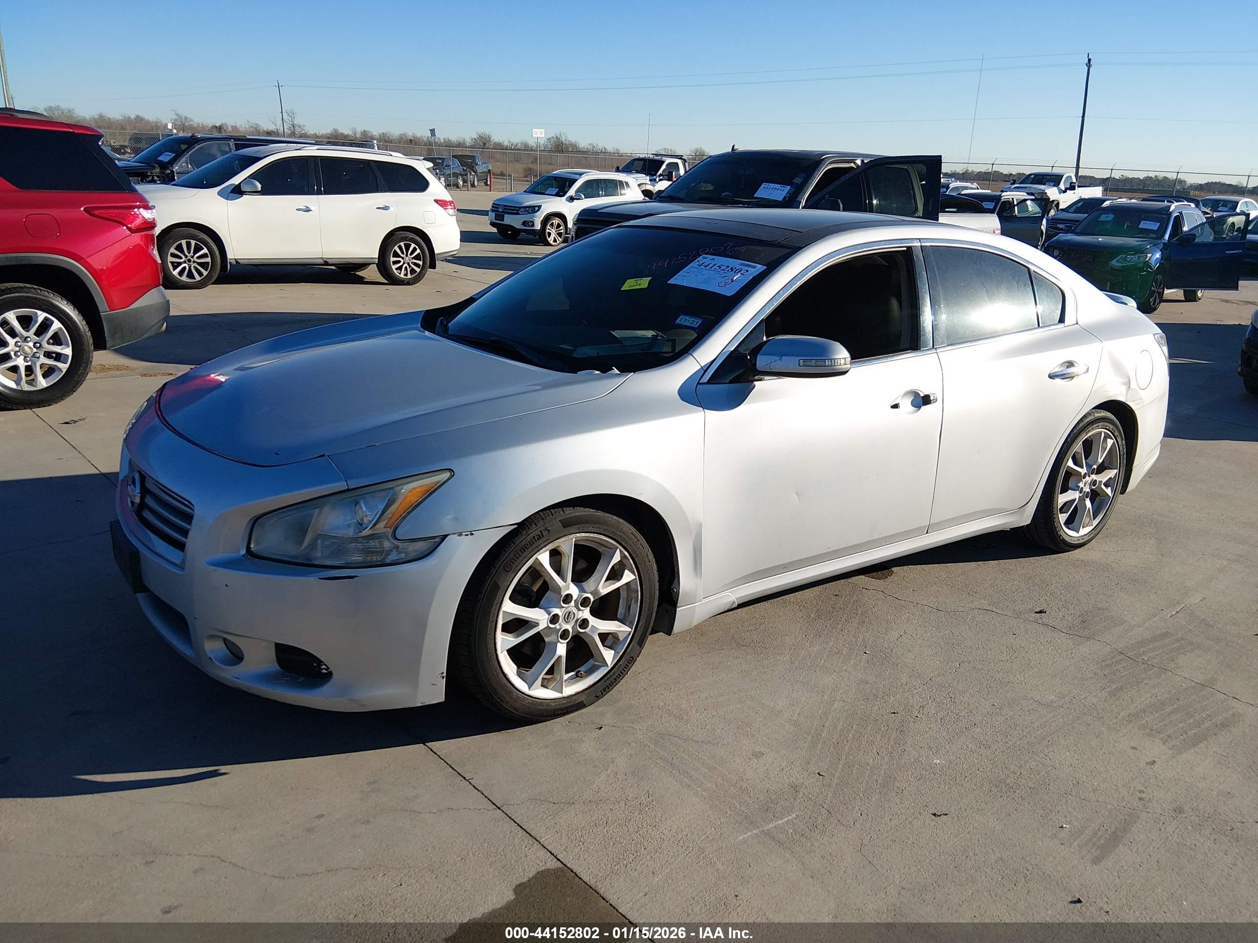 NISSAN MAXIMA image 2