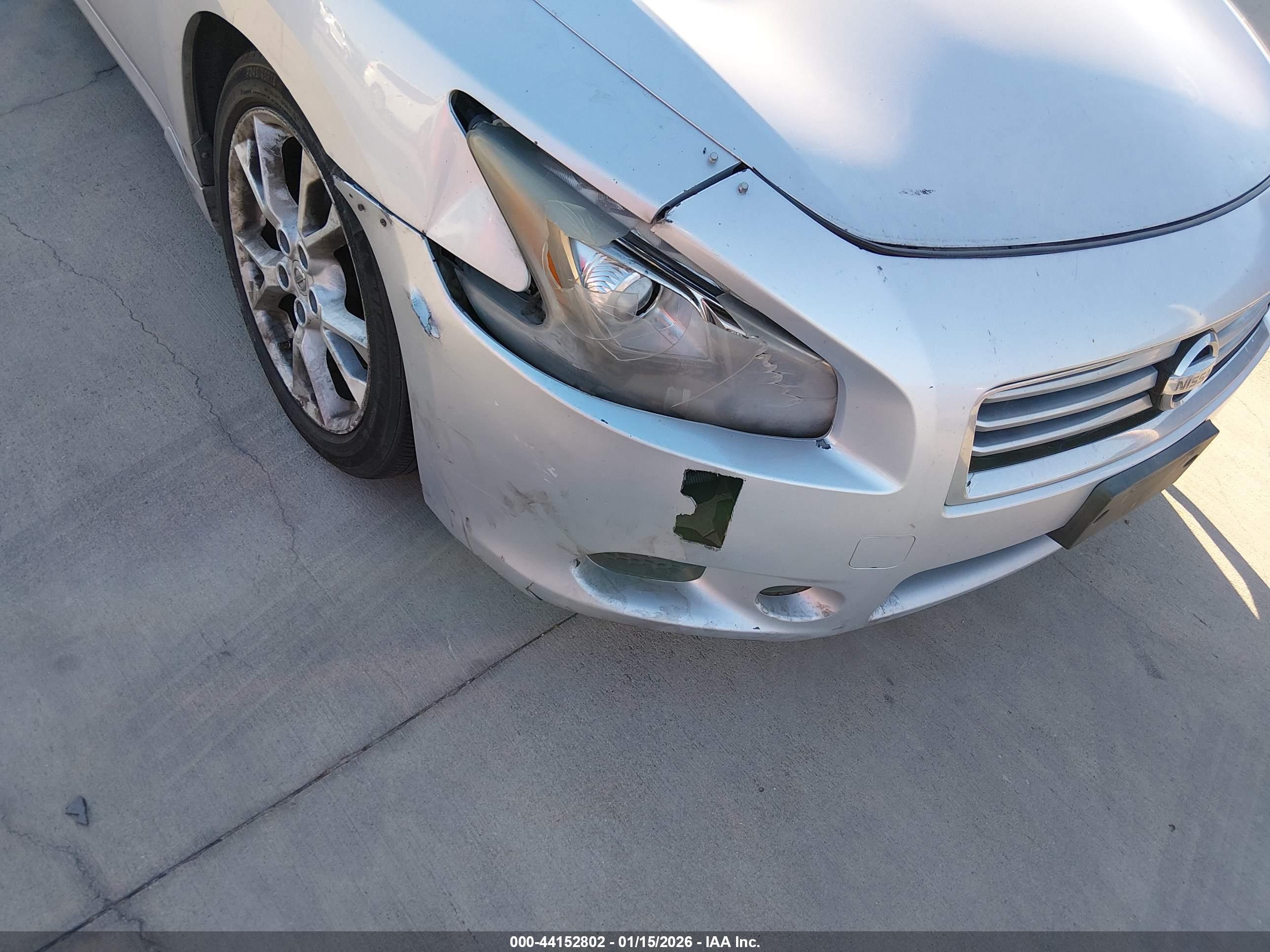 NISSAN MAXIMA image 6
